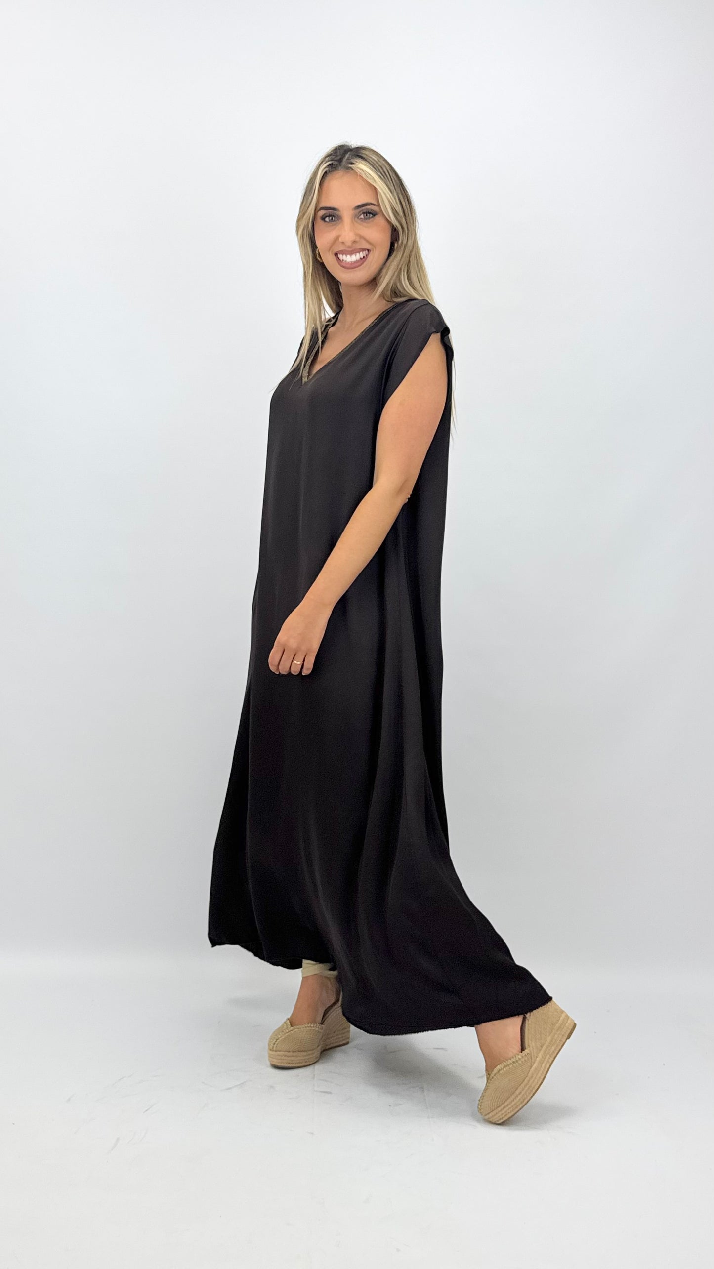 Vestido acetinado castanho