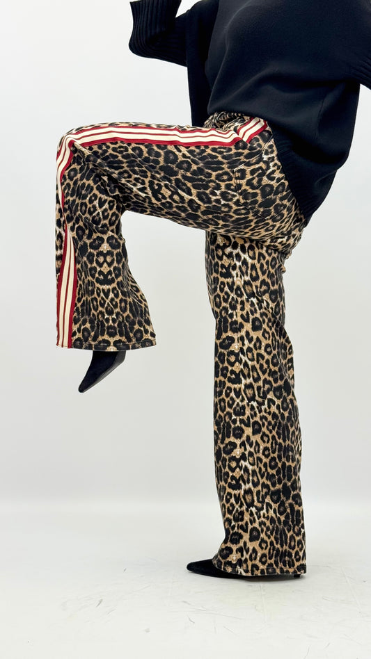 Calça animal-print risca lateral vermelha e pérola