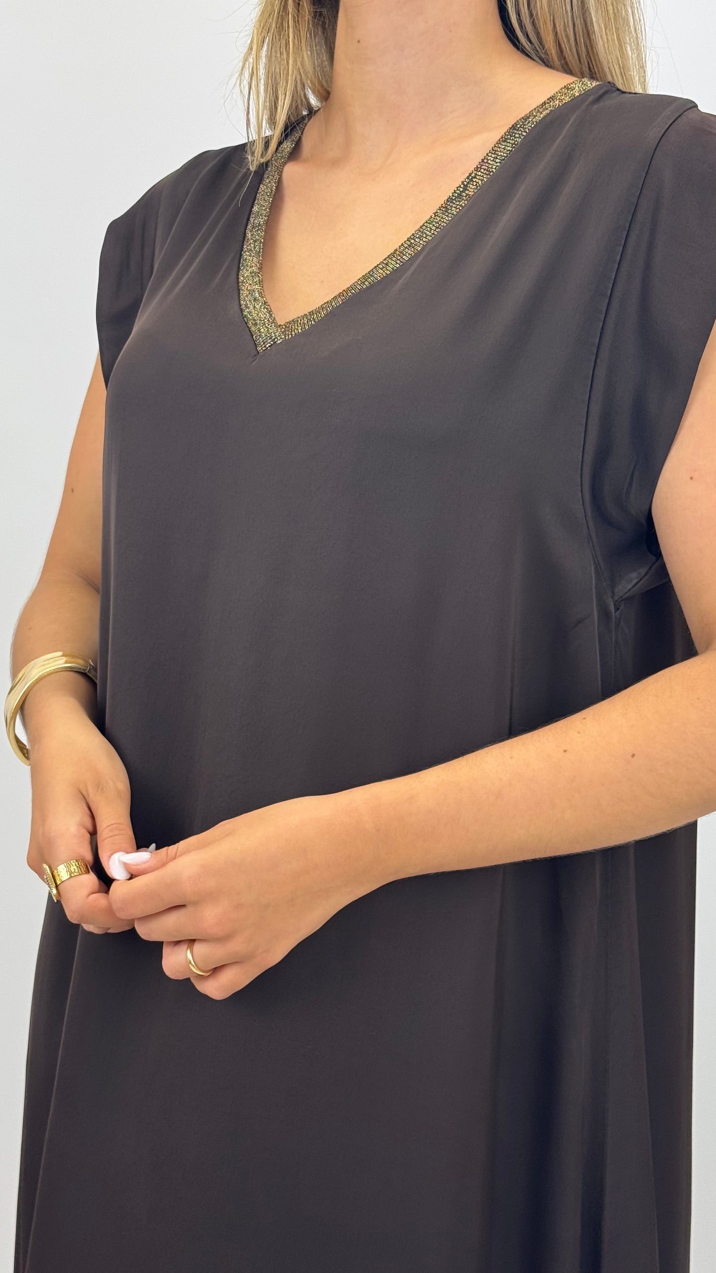 Vestido acetinado castanho
