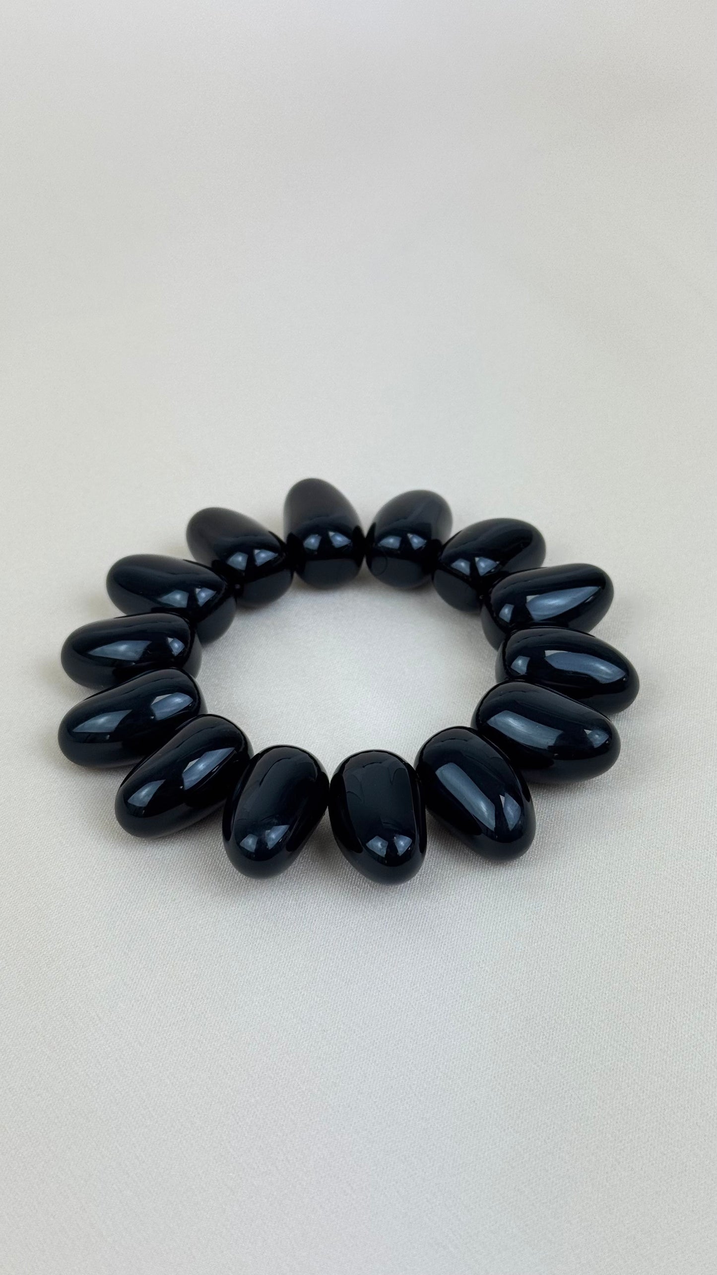 Pulseira elástico peças acrílico preto