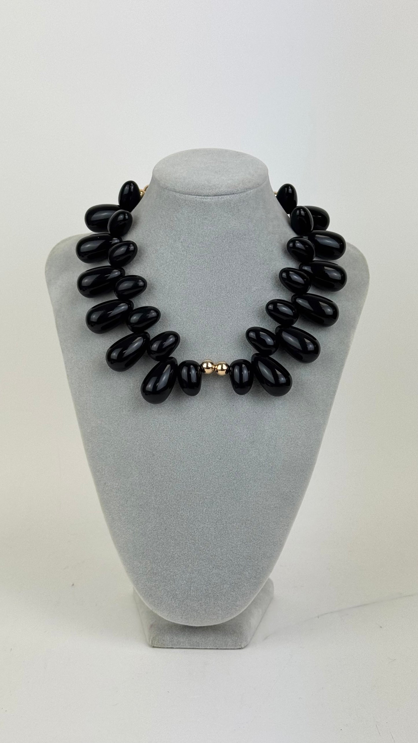 Colar peças acrílico preto