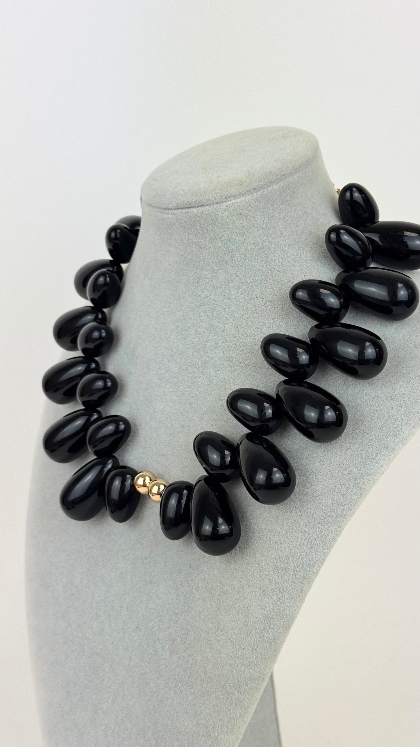 Colar peças acrílico preto