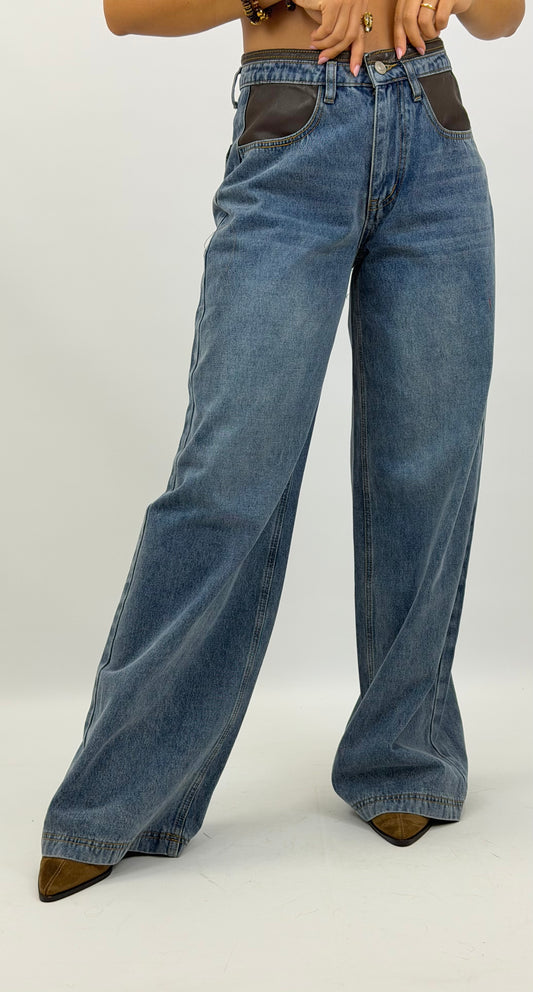 Calça ganga larga com detalhes napa castanho