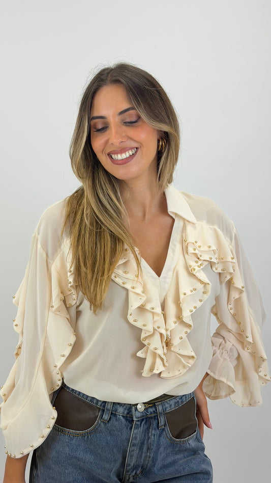Blusa folhos com tachas douradas creme