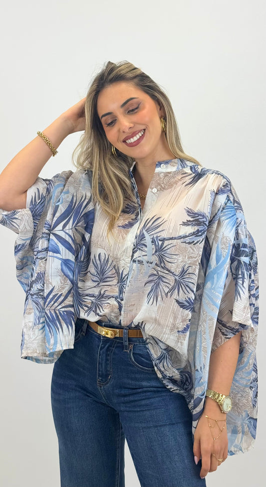 Blusa tecido fluido estampado tropical tons azuis
