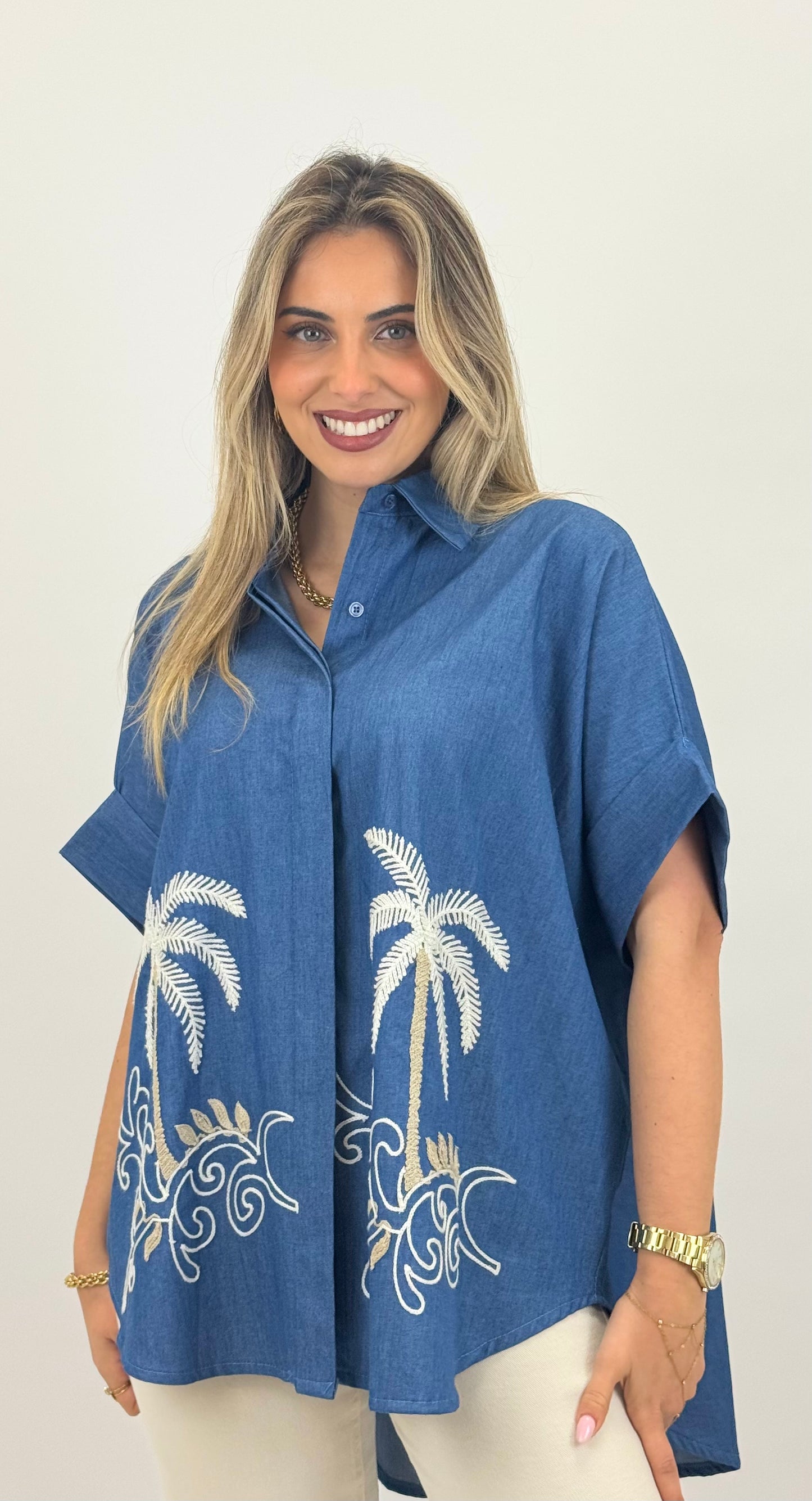 Blusa ganga azul com palmeiras bordadas