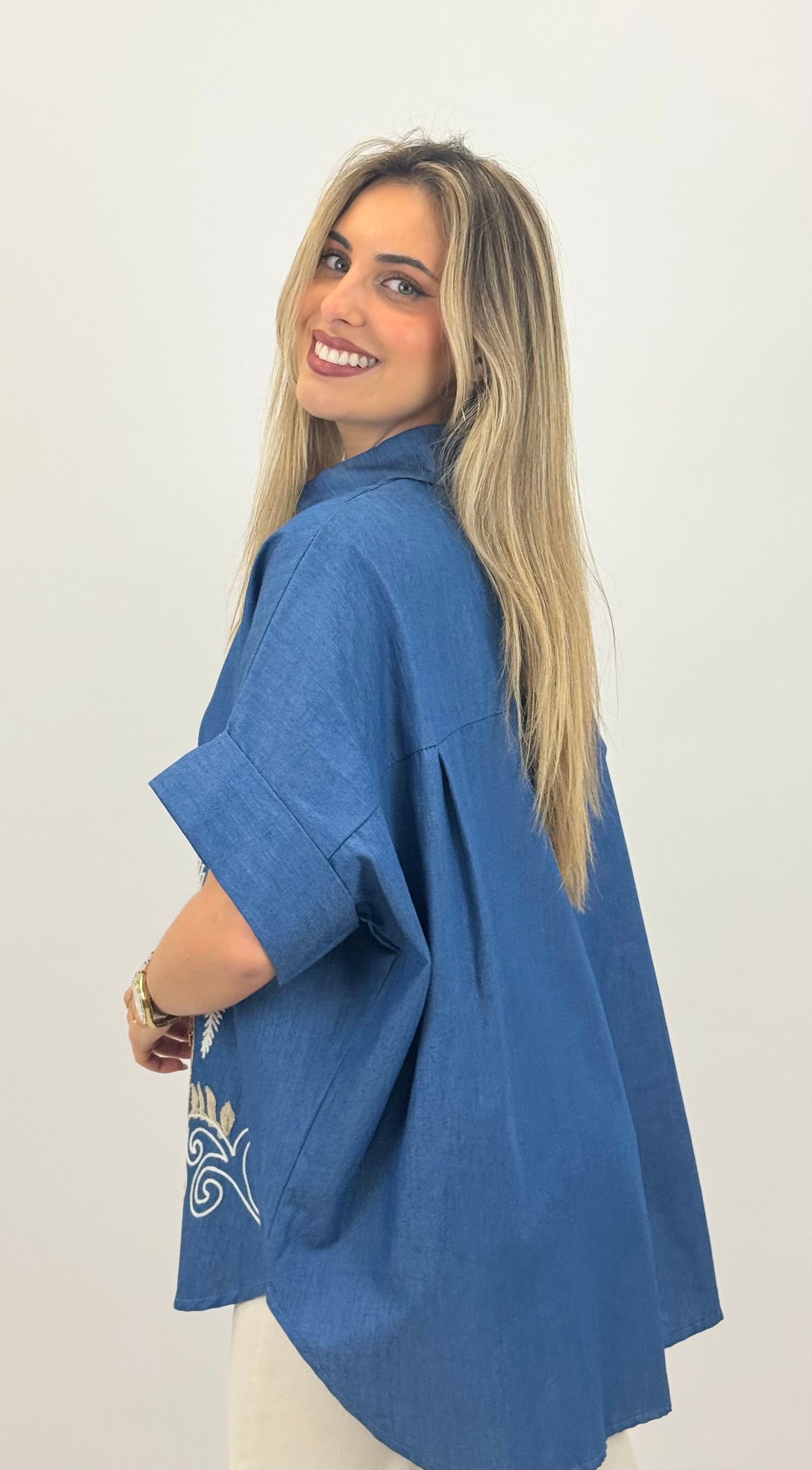 Blusa ganga azul com palmeiras bordadas