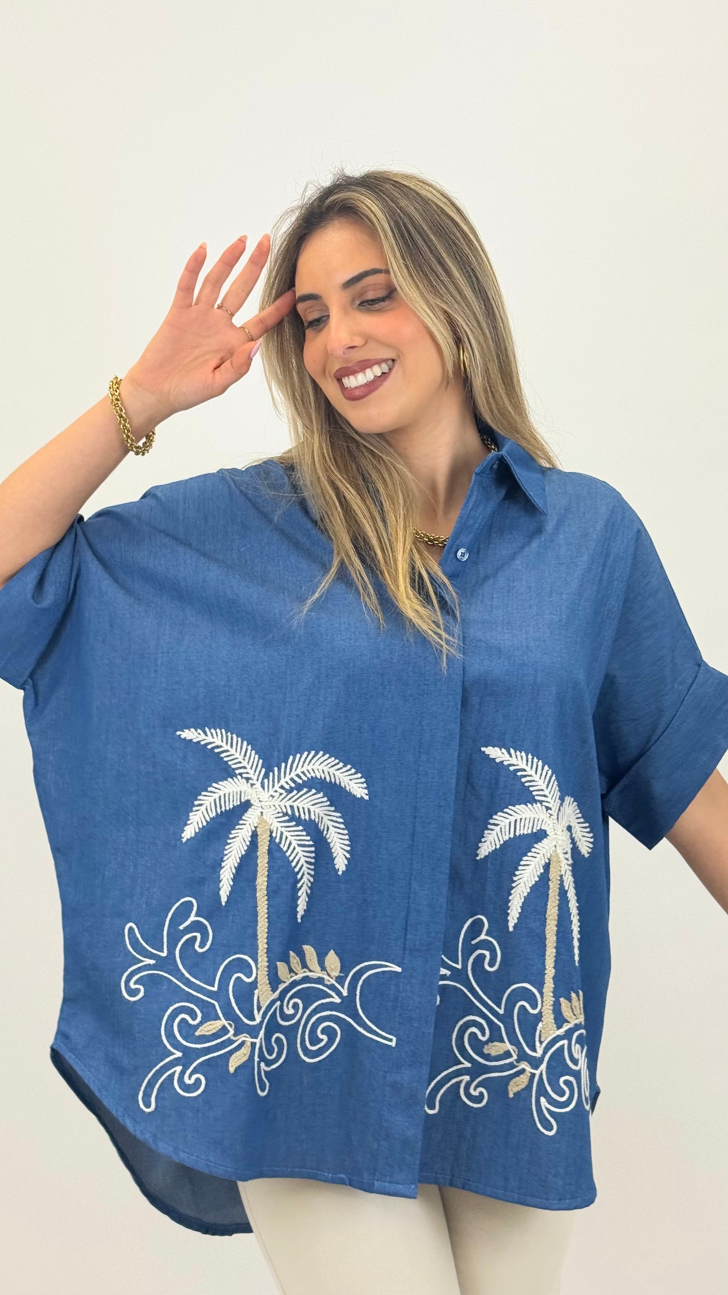 Blusa ganga azul com palmeiras bordadas