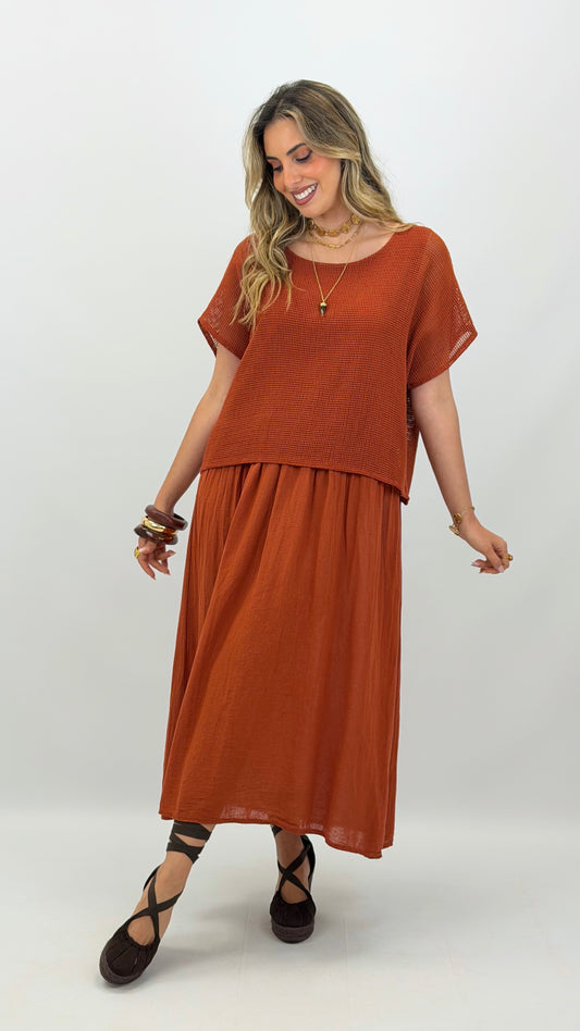 Vestido telha com camisola perfurada