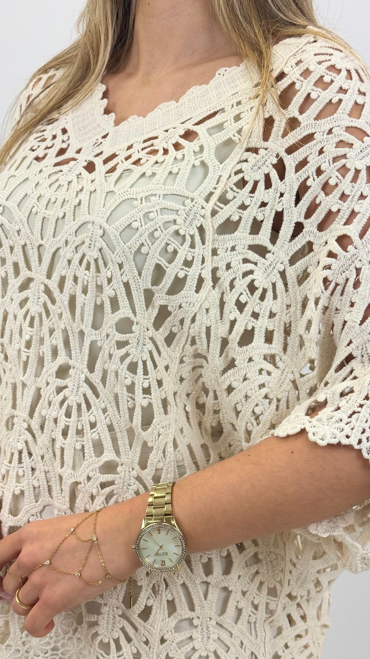 Blusa em croché creme