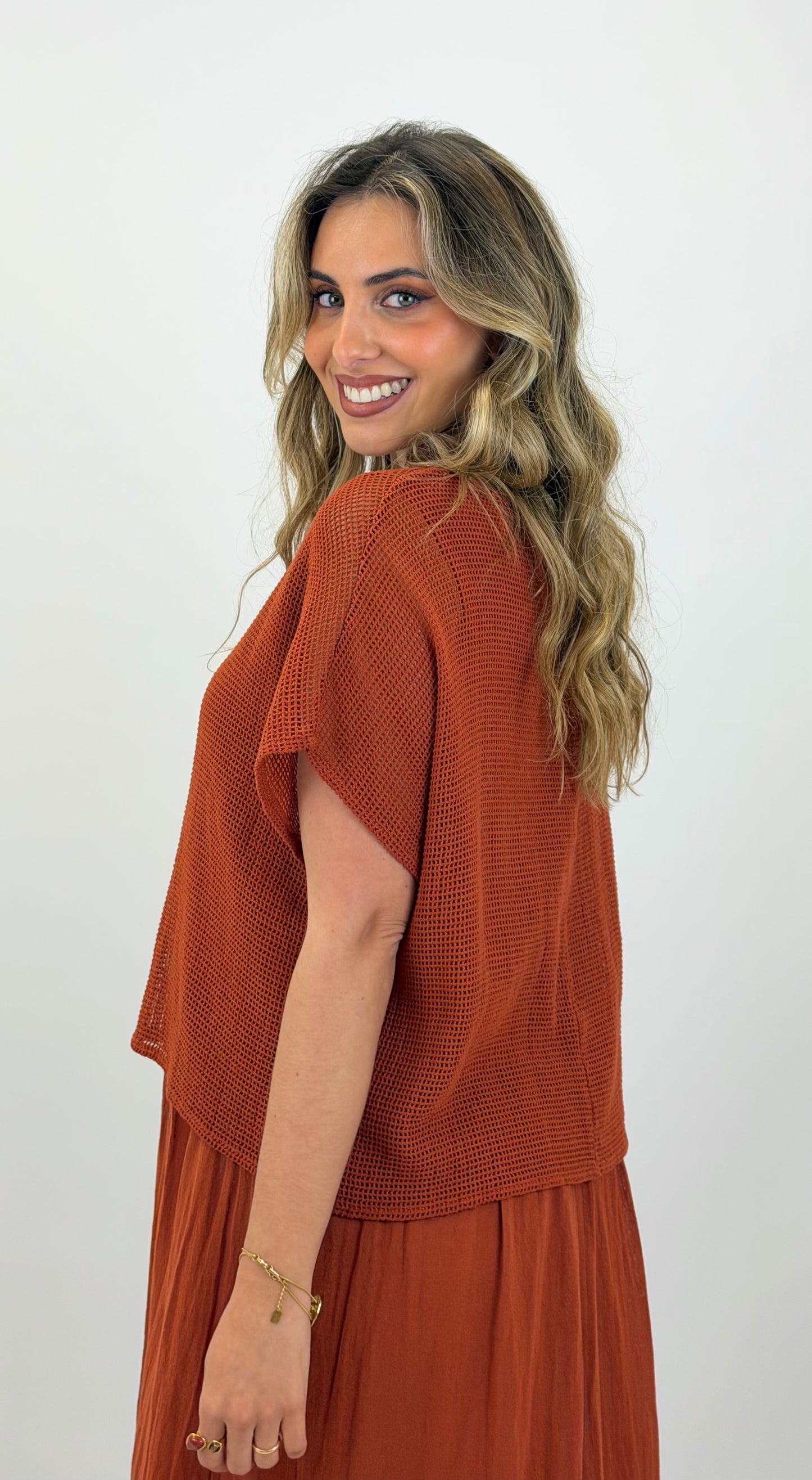 Vestido telha com camisola perfurada