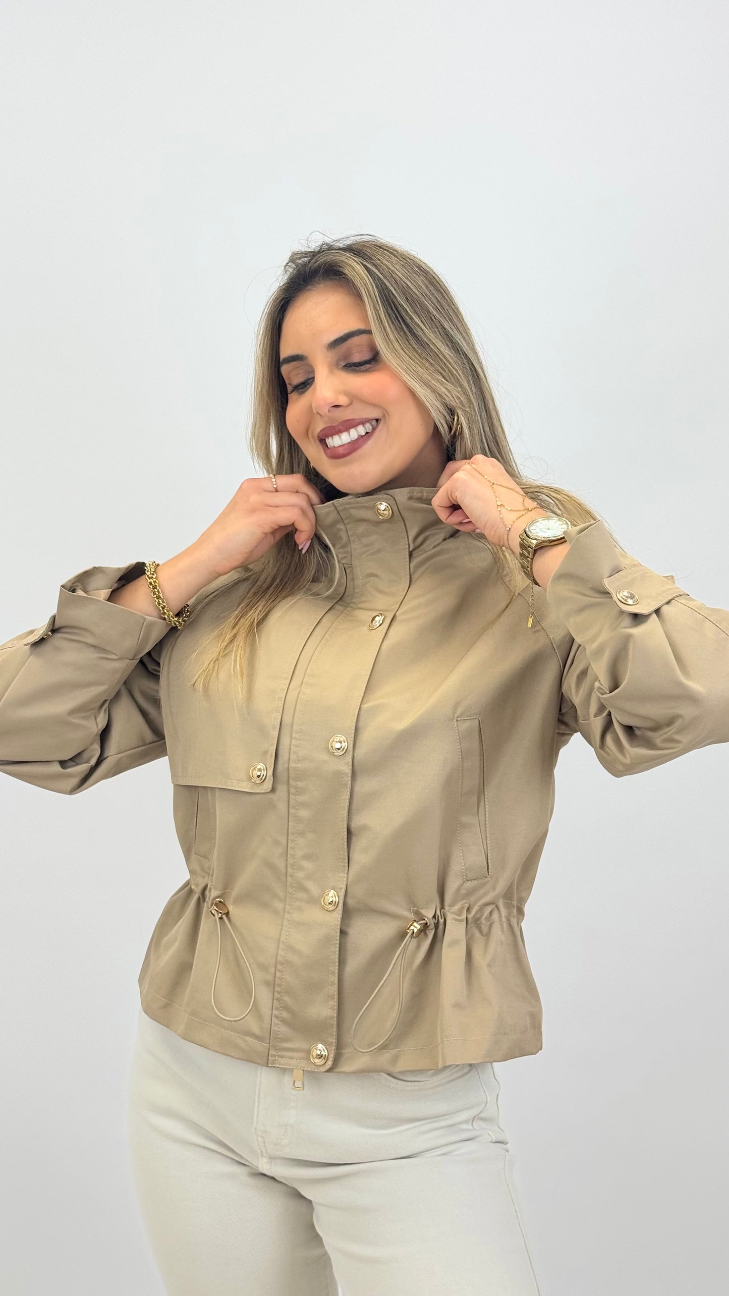 Parka camel de meia-estação com cintura ajustável