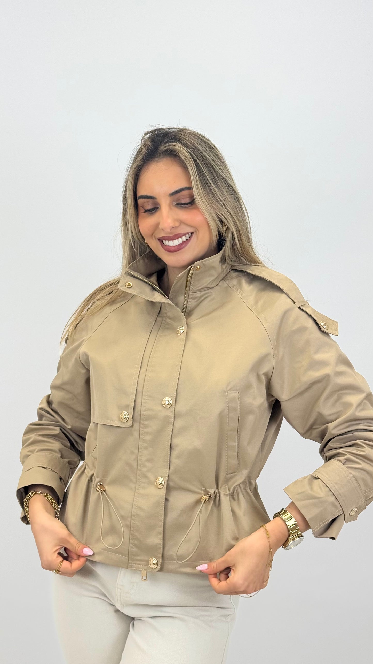 Parka camel de meia-estação com cintura ajustável