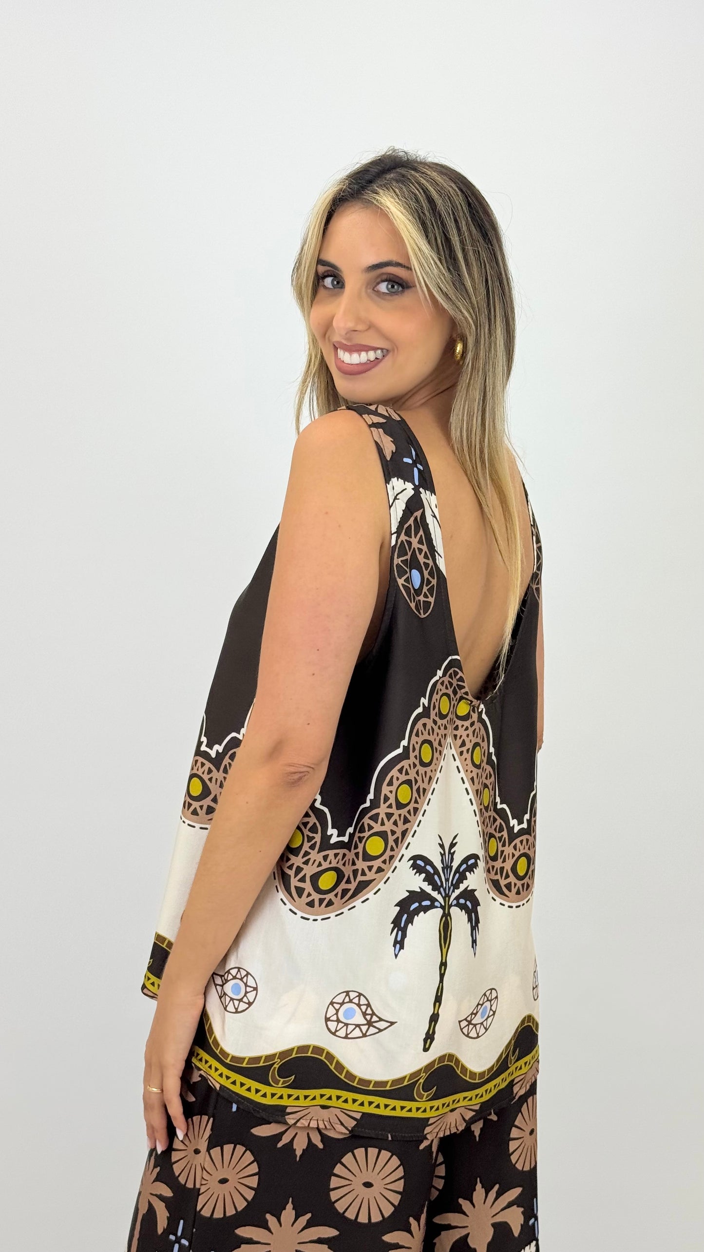 Top acetinado tons castanho