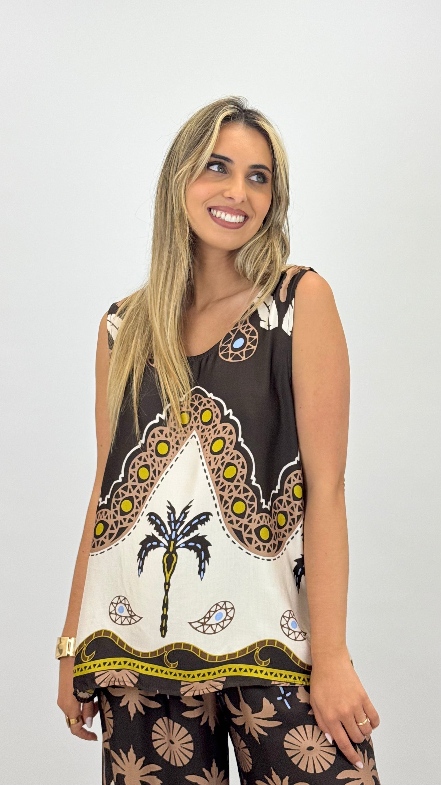 Top acetinado tons castanho