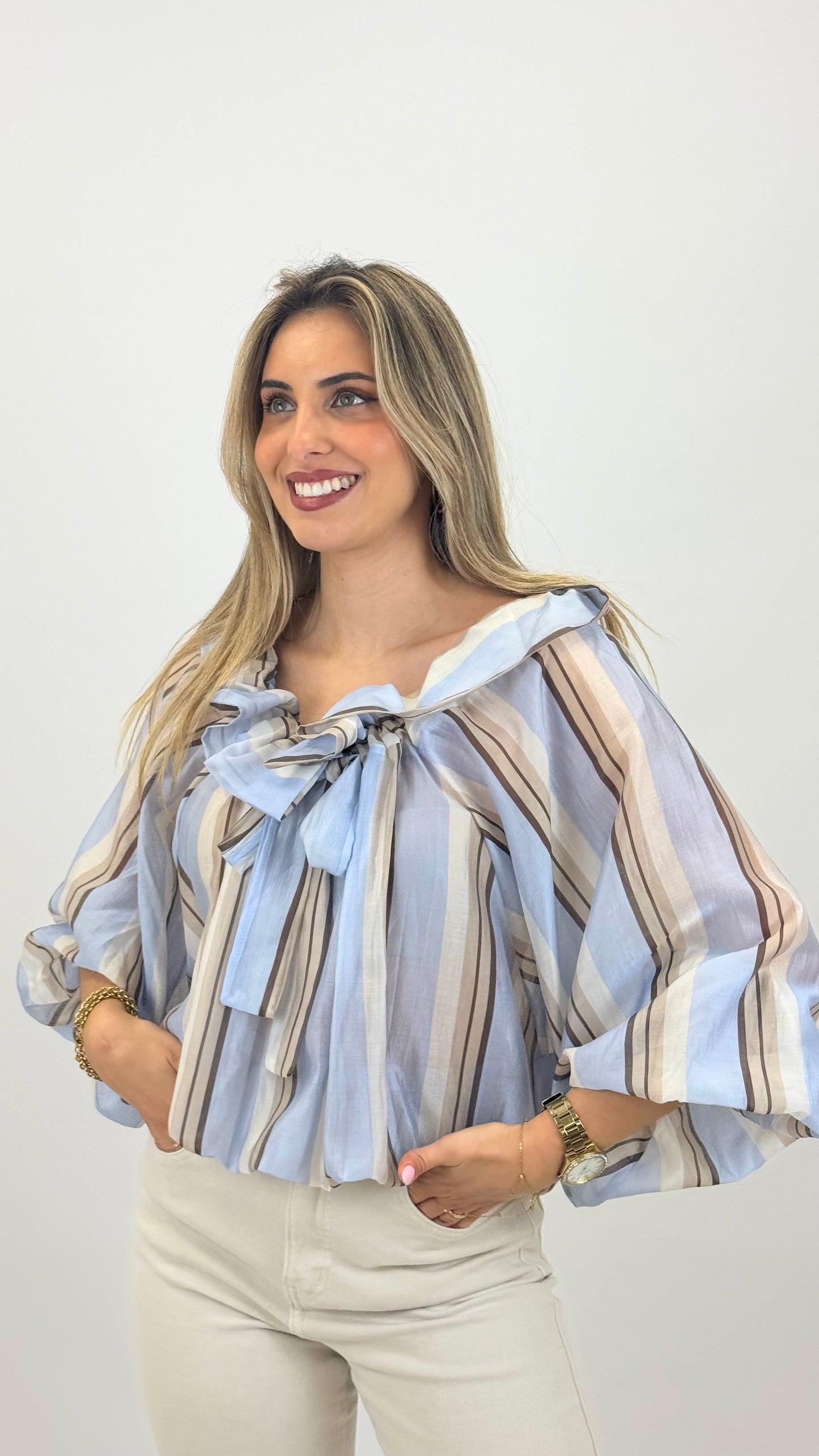 Blusa decote ajustável riscas azul-bebé e bege
