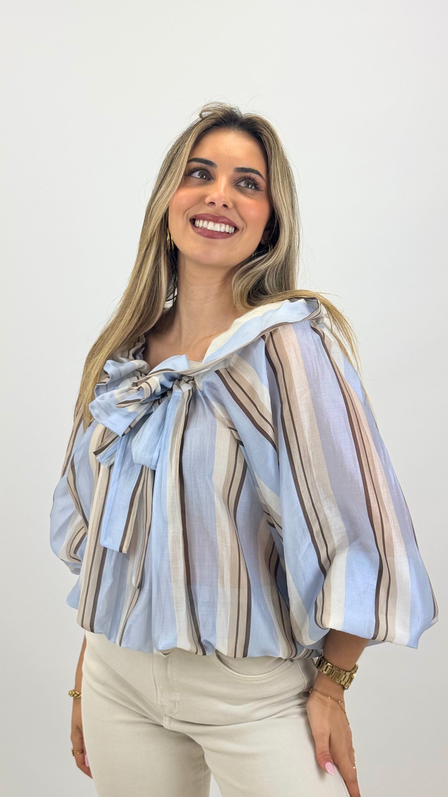Blusa decote ajustável riscas azul-bebé e bege