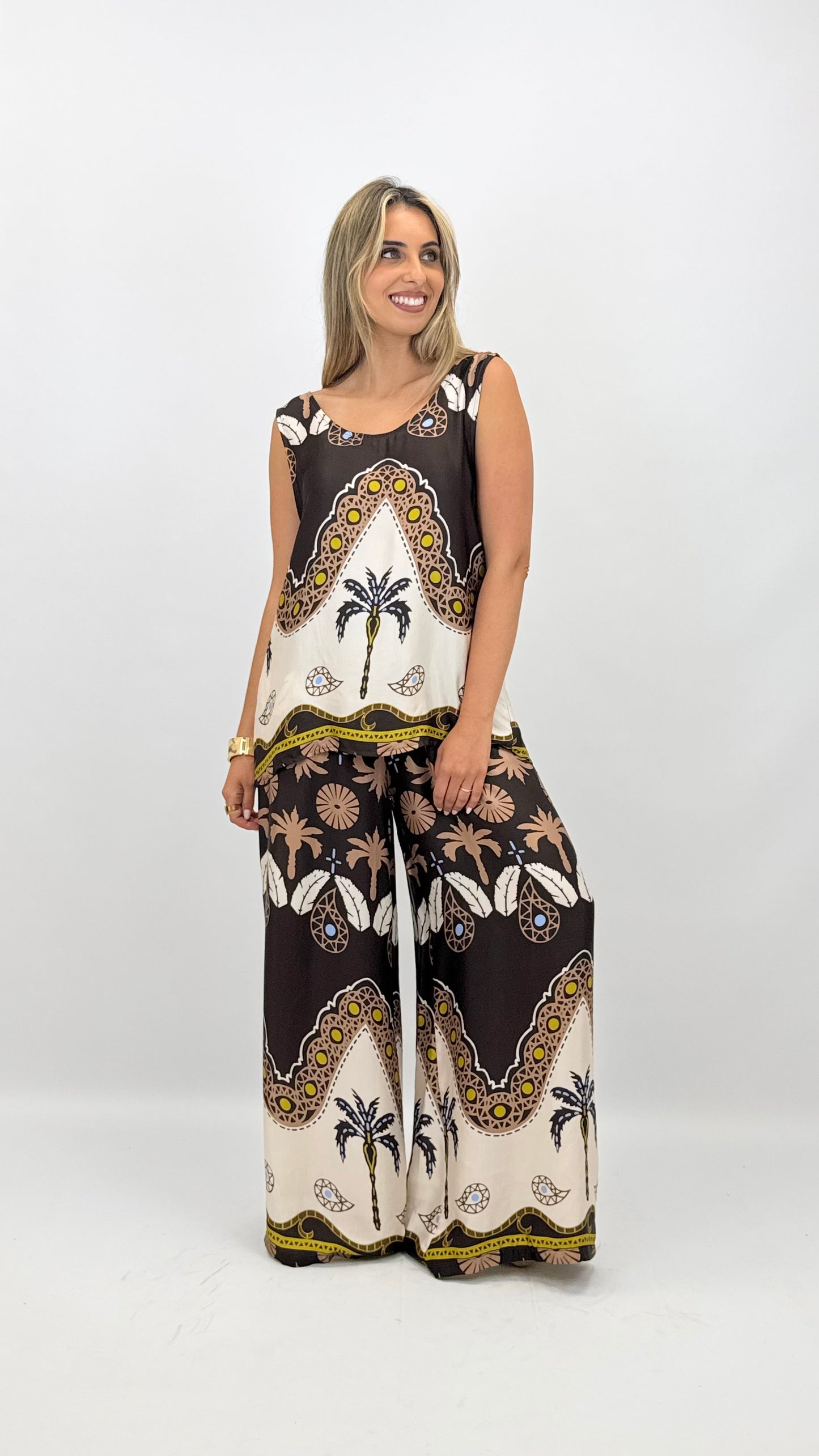Pantalona acetinada tons castanho