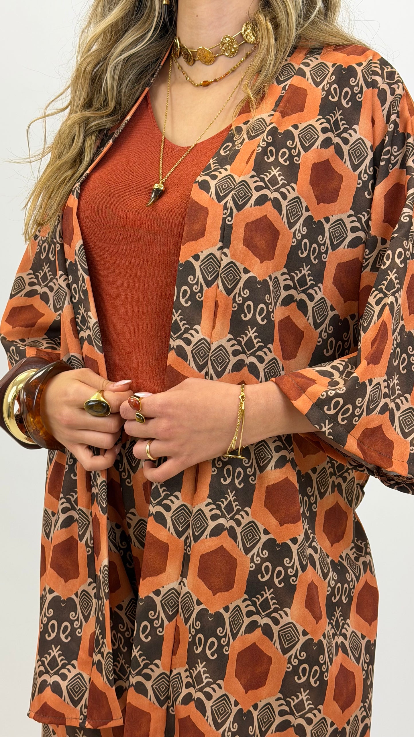 Conjunto kimono e calça tons castanho e telha