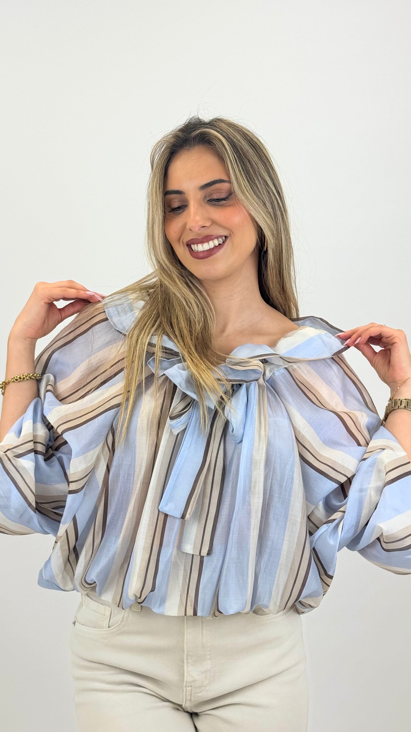 Blusa decote ajustável riscas azul-bebé e bege