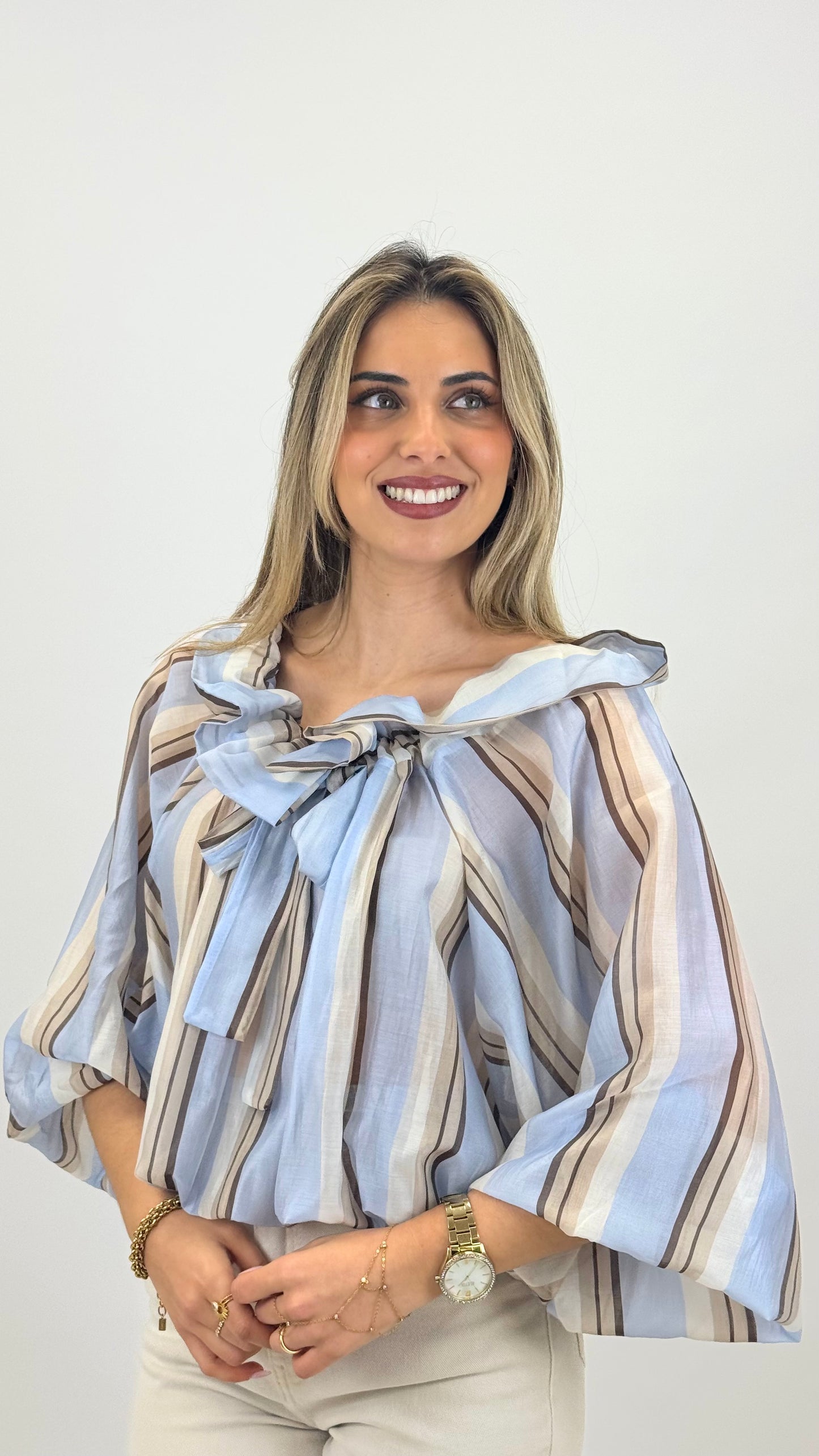 Blusa decote ajustável riscas azul-bebé e bege