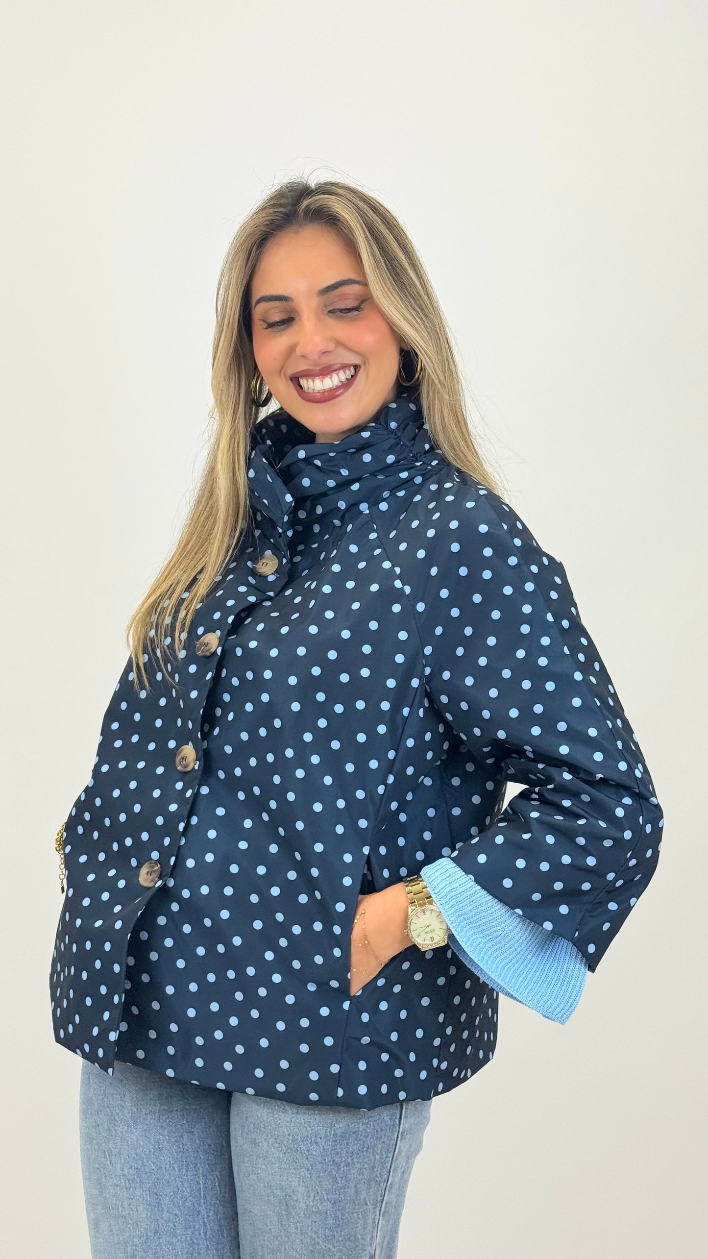 Parka manga 3/4 com botões azul-marinho com pintas azul-bebé