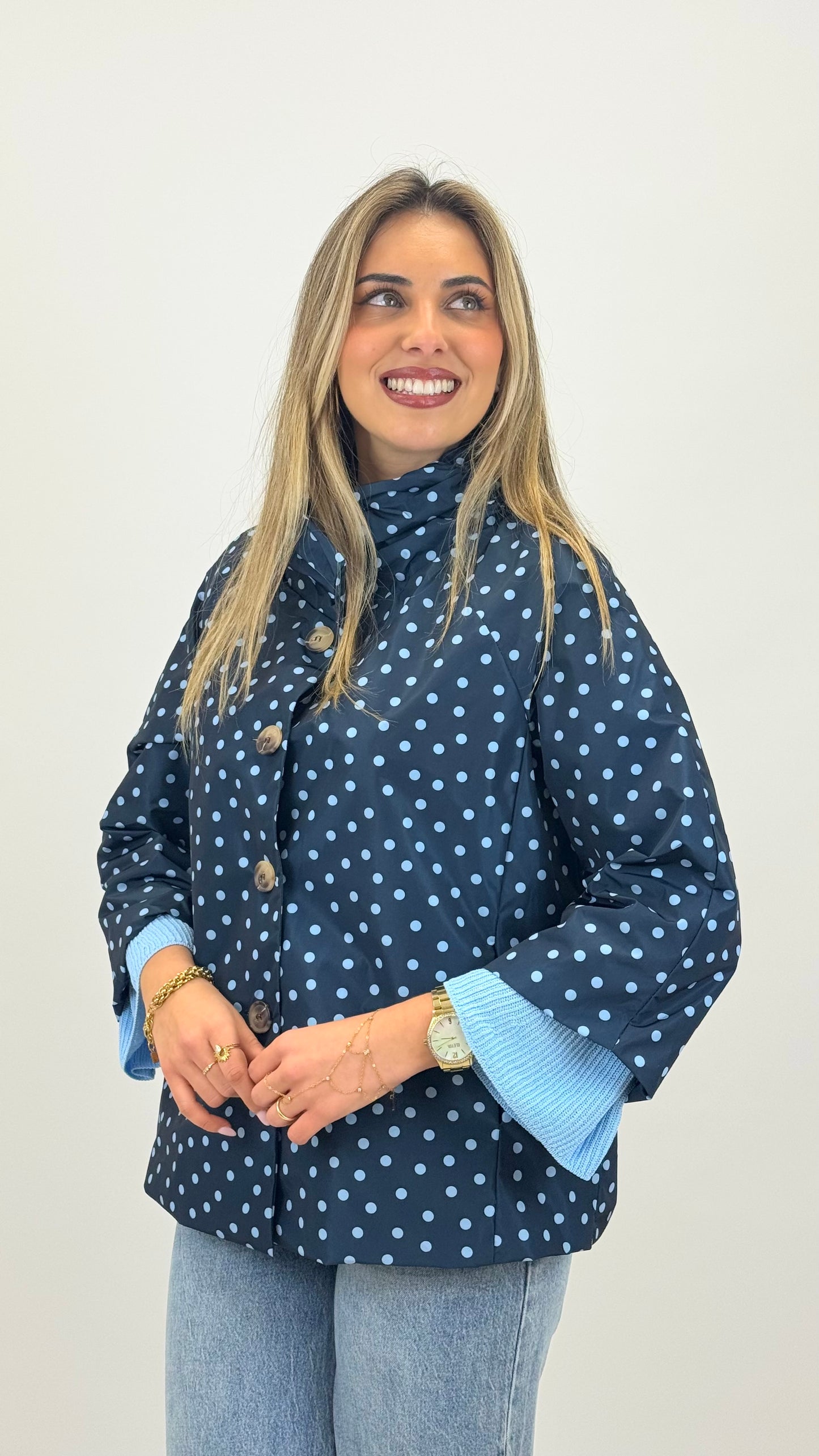 Parka manga 3/4 com botões azul-marinho com pintas azul-bebé