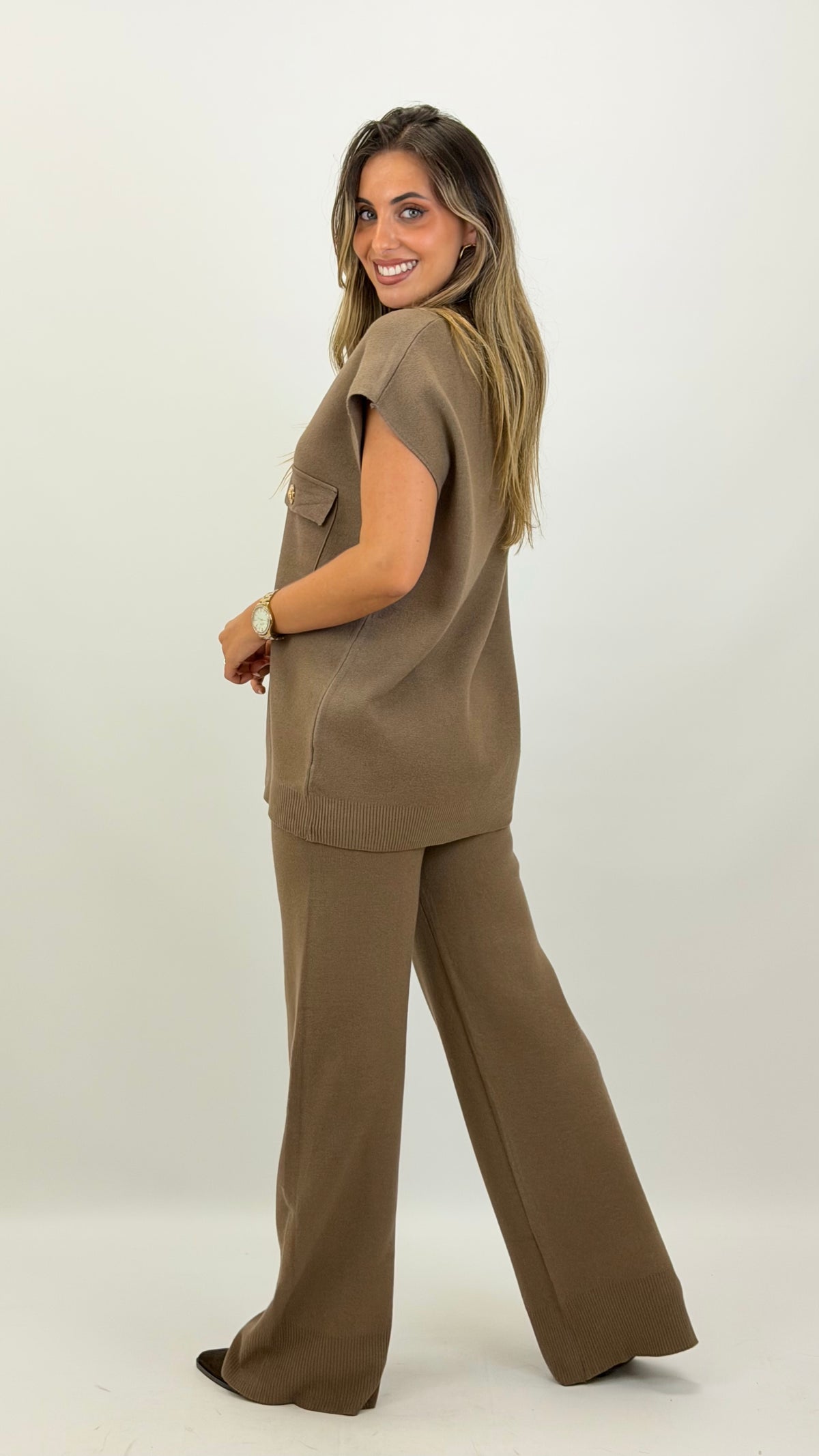 Conjunto camisola/colete e calça malha taupe