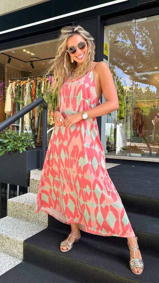 Vestido alças estampado abstrato com brilho tons coral e turquesa