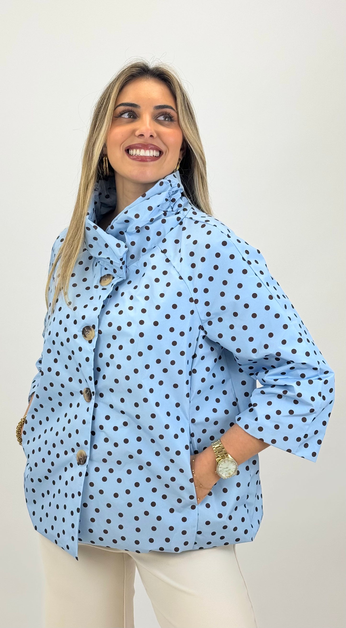 Parka manga 3/4 com botões azul-bebé com pintas castanhas