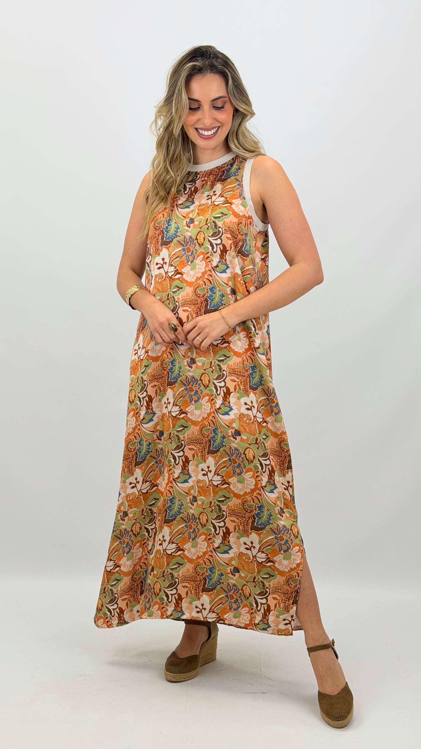 Vestido cavado midi estampado tons laranja