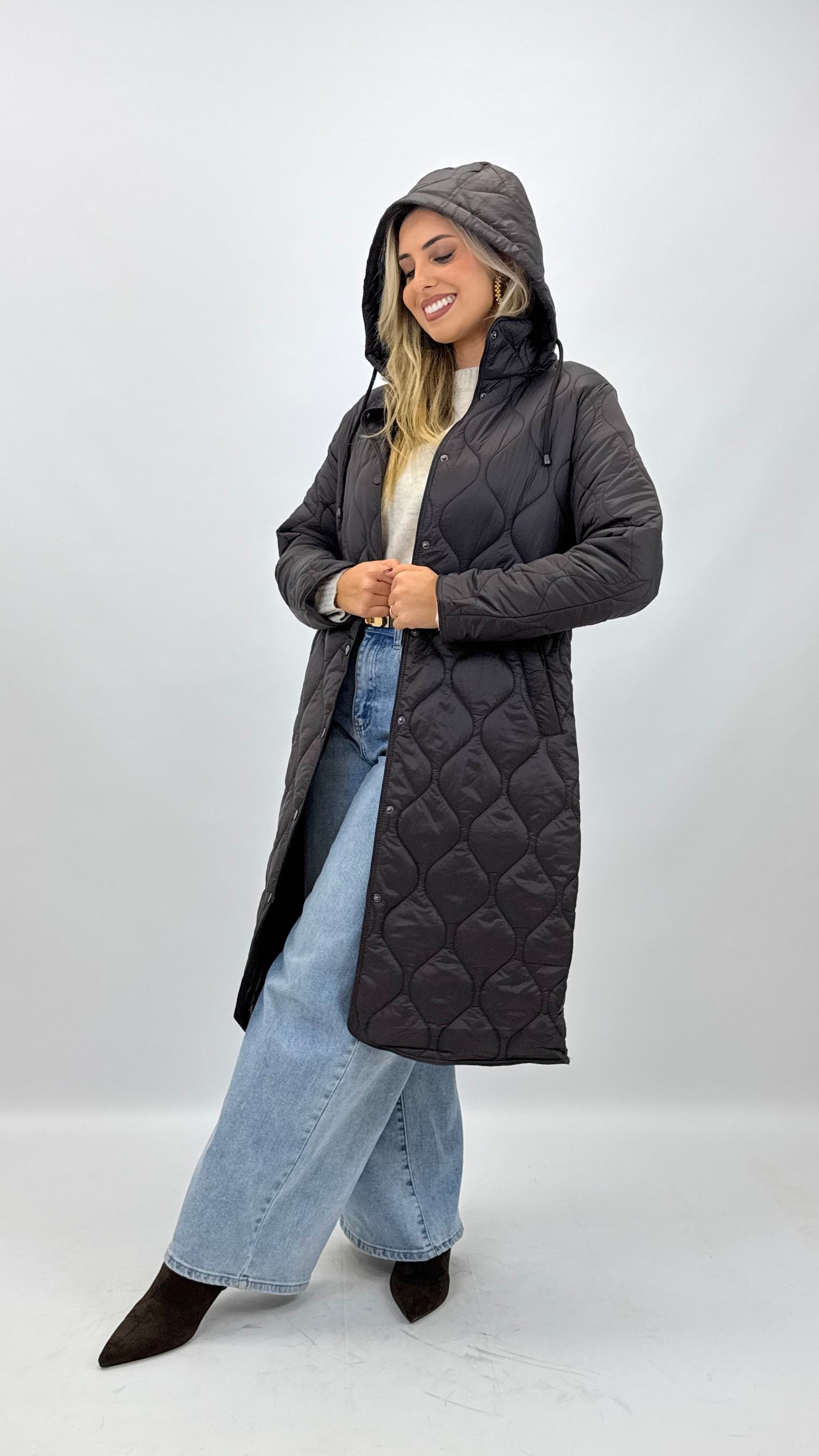 Parka acolchoada com capuz castanho-chocolate