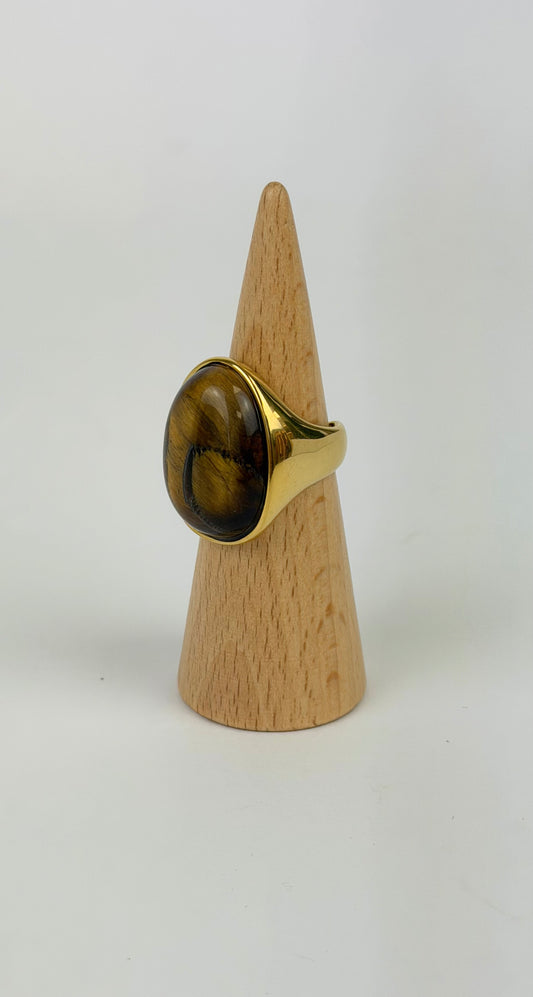 Anel aço dourado com pedra castanha