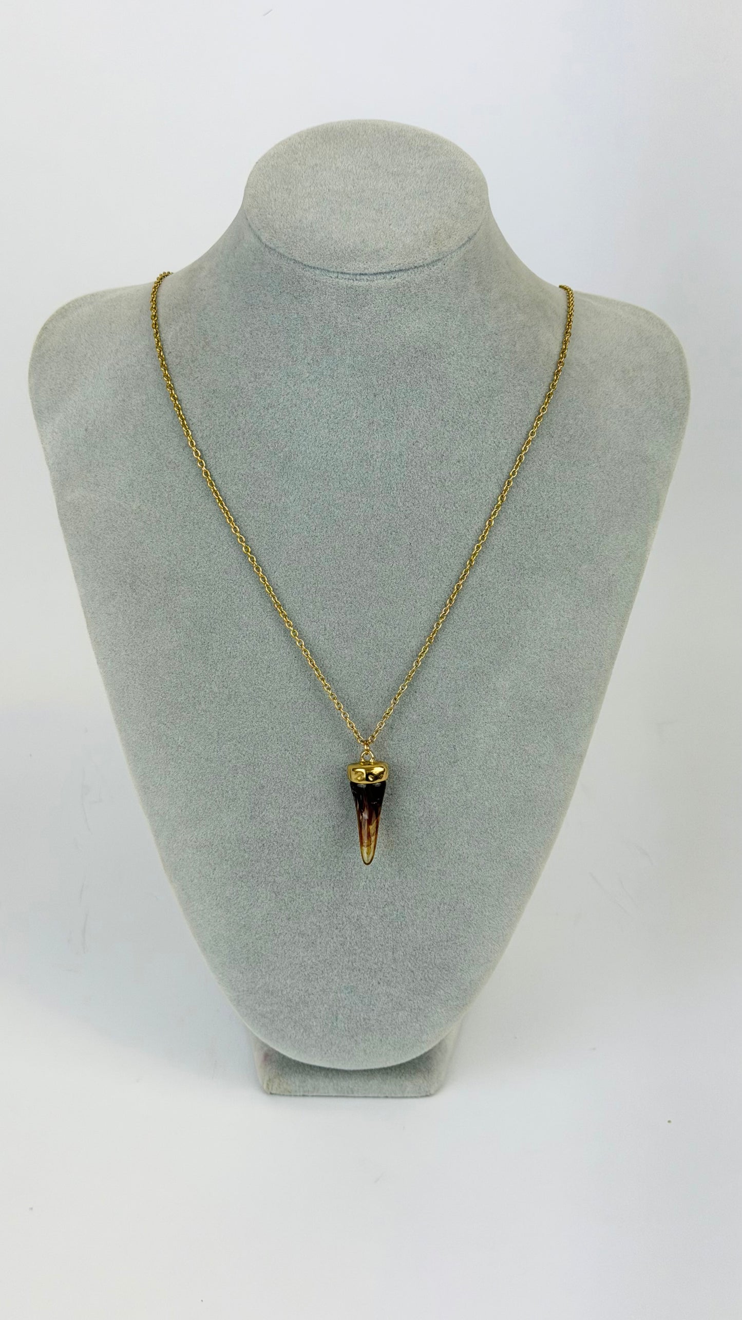 Fio aço dourado com pendente castanho