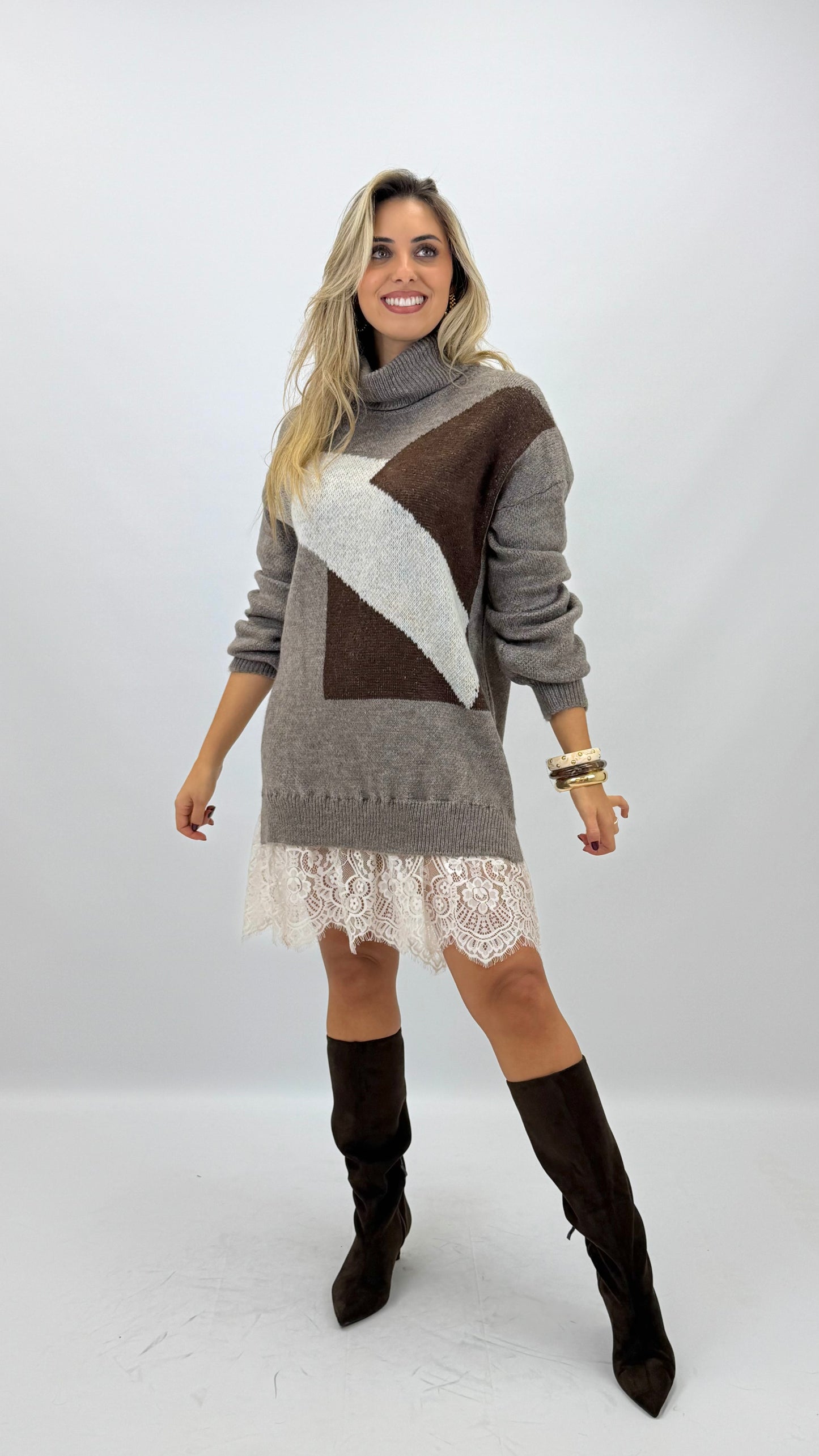 Vestido/camisolão malha tons taupe e castanho com renda