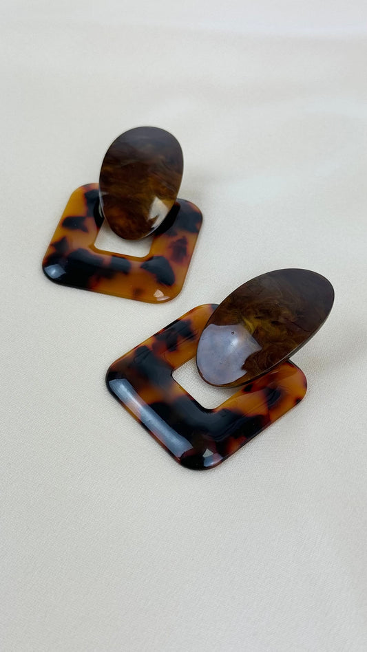 Brincos acrílico mesclado castanho