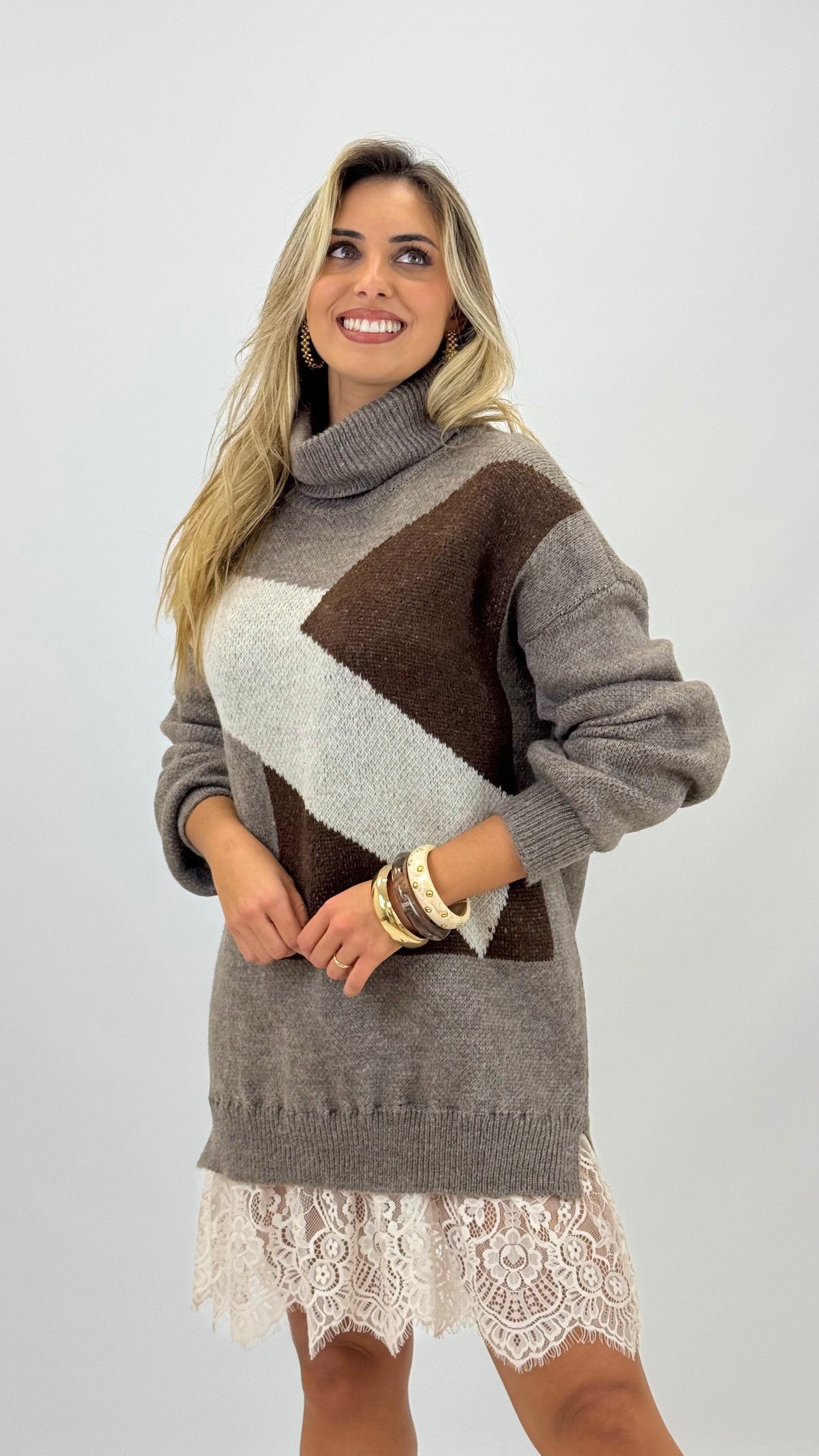 Vestido/camisolão malha tons taupe e castanho com renda