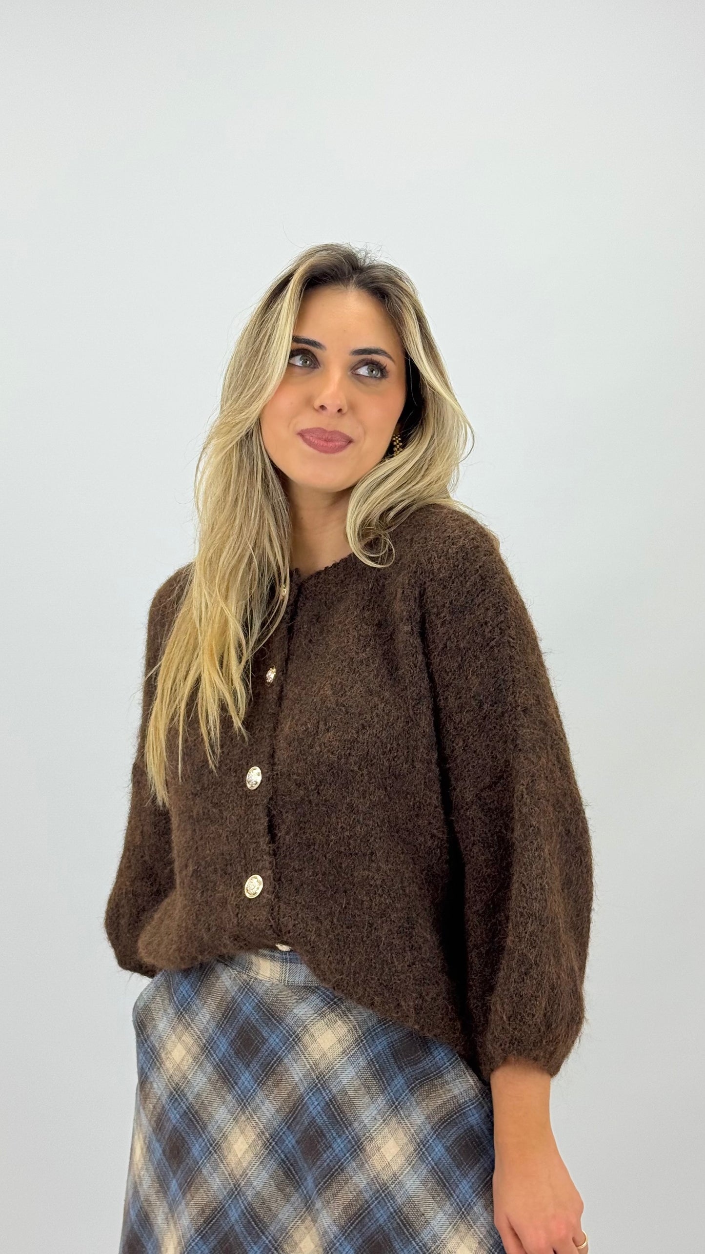 Casaco/camisola malha castanha fofa com botões dourados