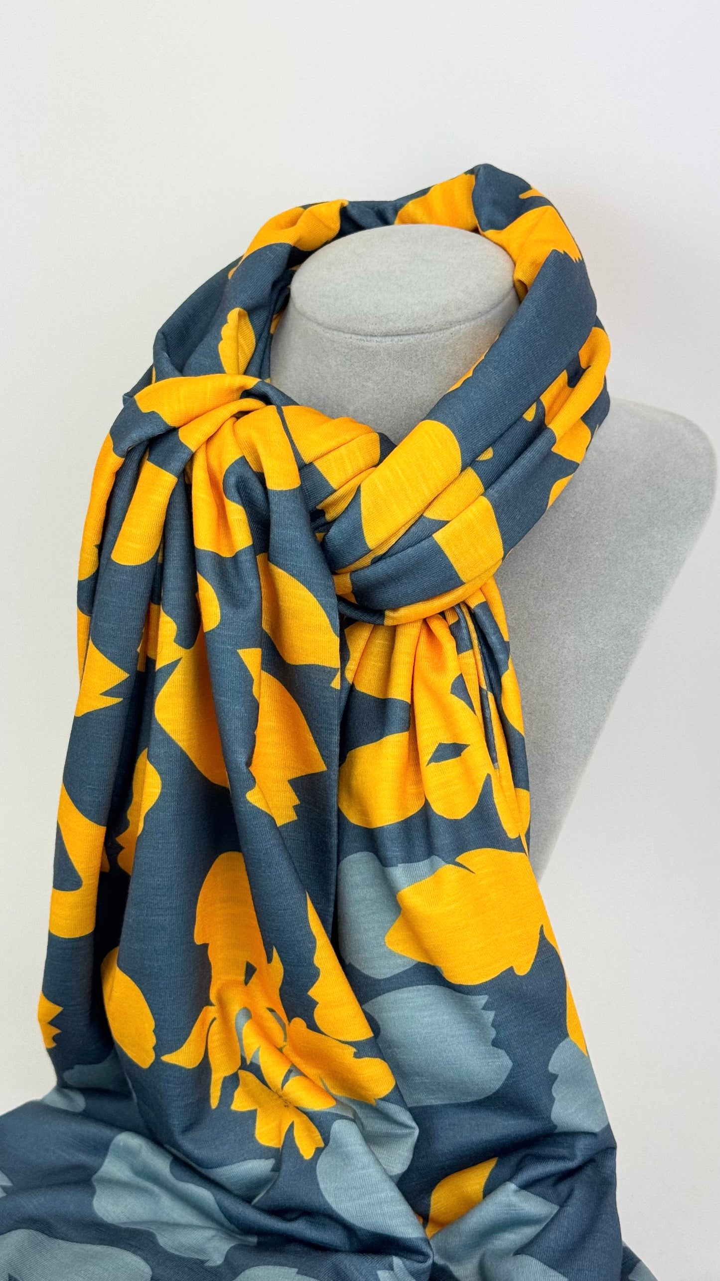 Écharpe Mercedes de Miguel tons azul e amarelo