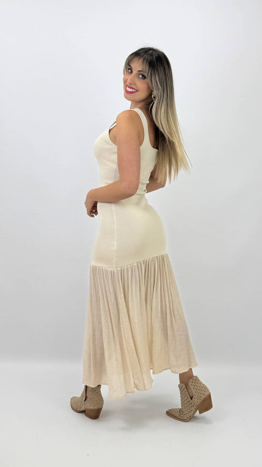 Vestido cavado malha bege com folho
