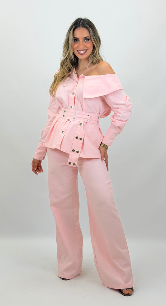 Conjunto casaco e calça assimétrico rosa-bebé