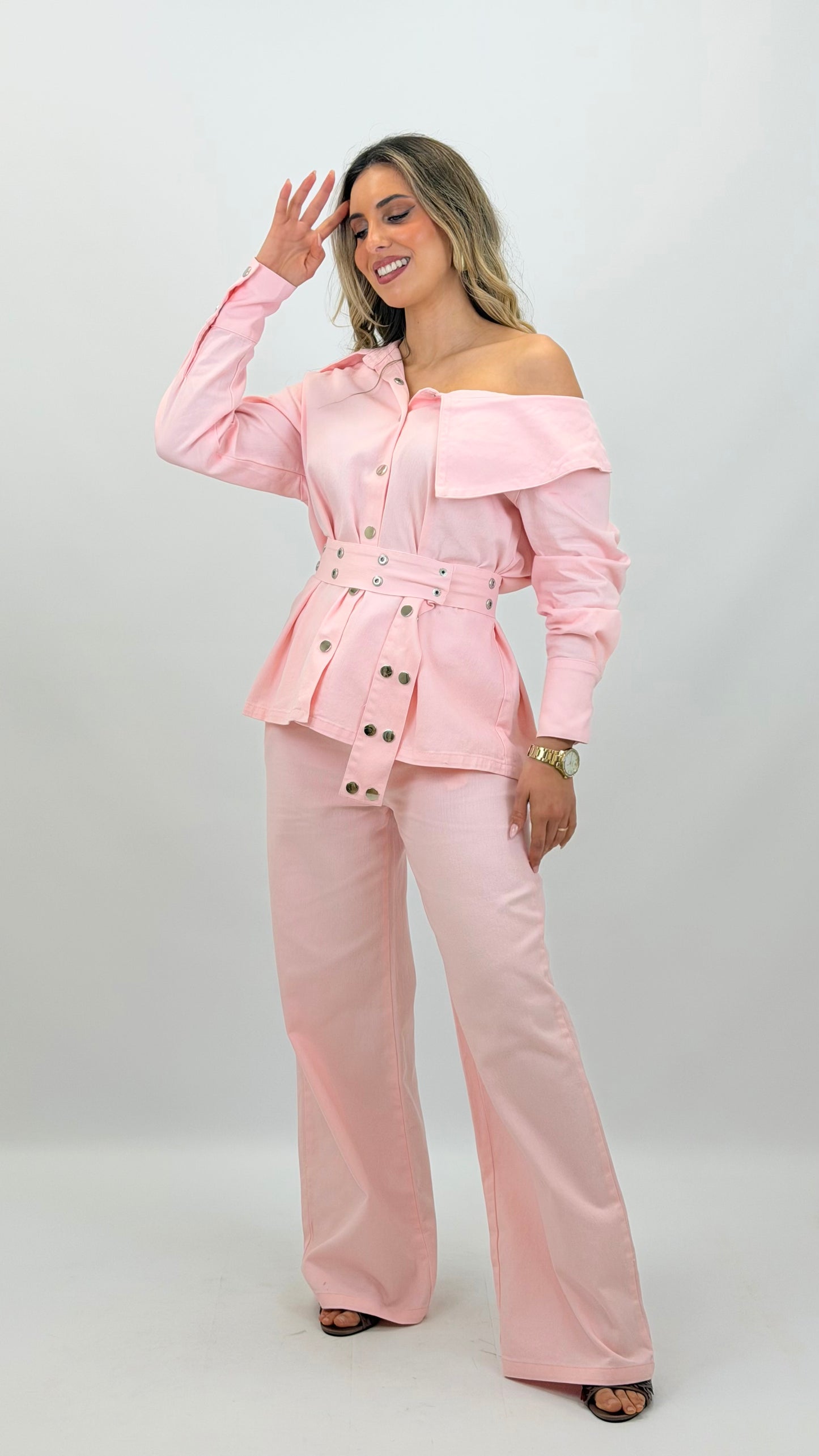 Conjunto casaco e calça assimétrico rosa-bebé