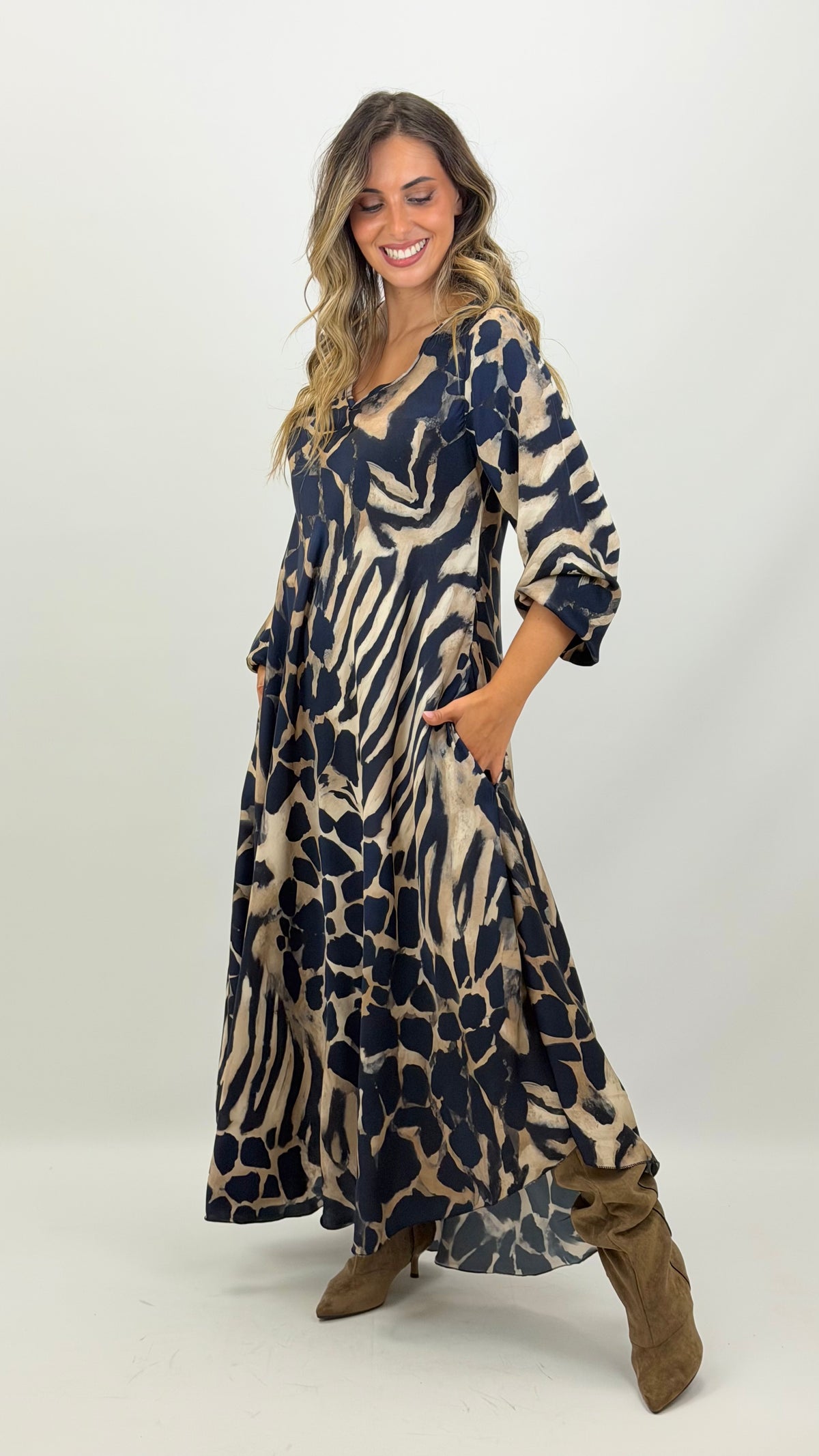 Vestido animal-print tons azul-marinho e bege