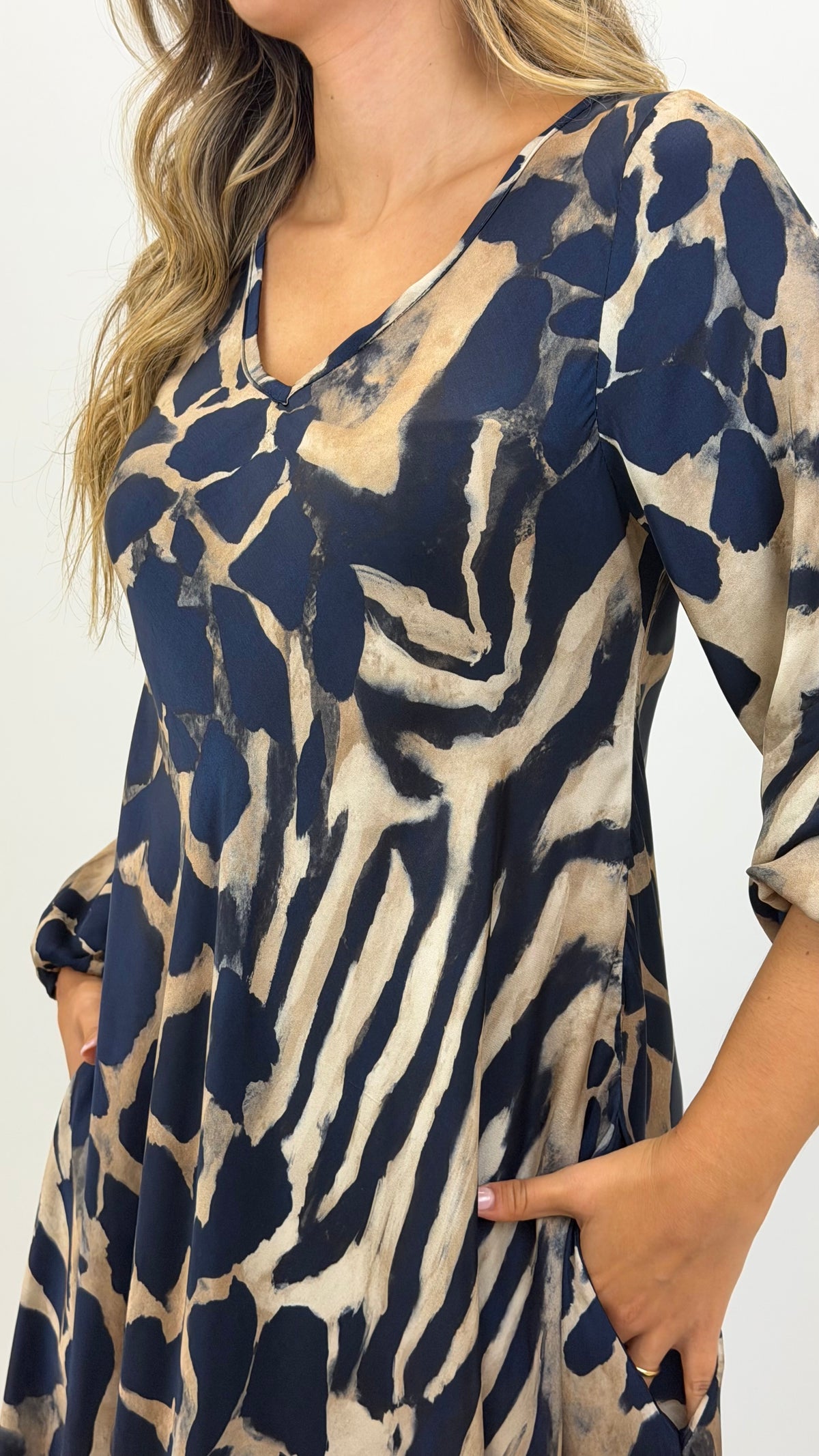 Vestido animal-print tons azul-marinho e bege