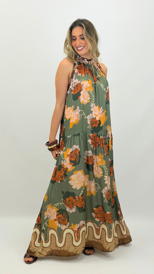 Vestido comprido fundo verde estampado floral