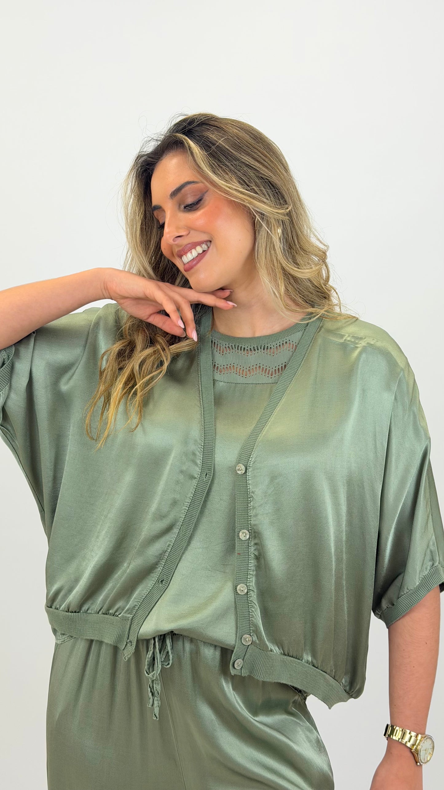 Bomber acetinado com botões verde