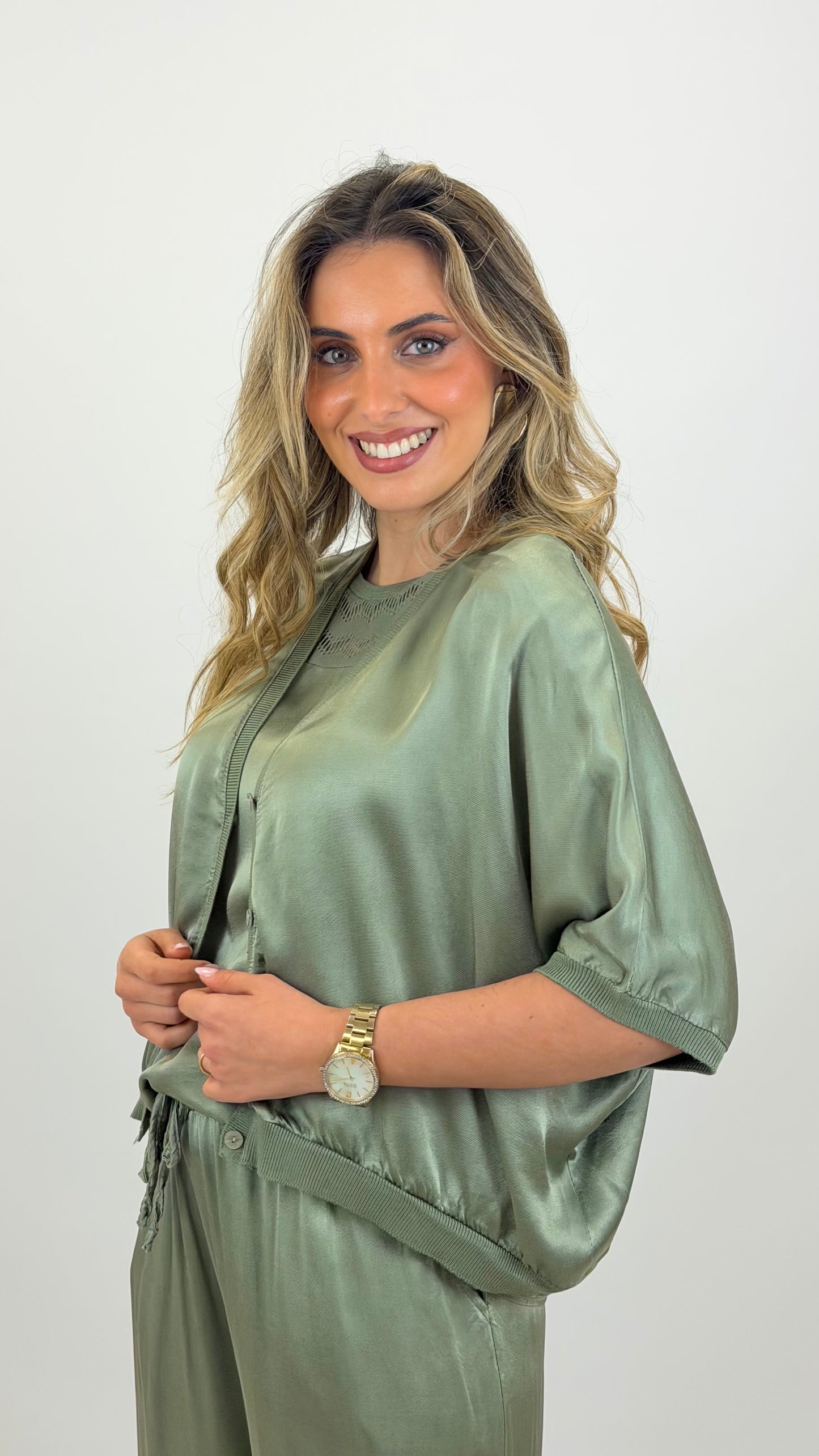 Bomber acetinado com botões verde