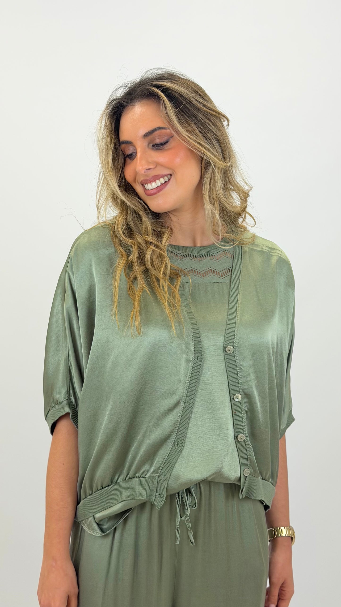 Bomber acetinado com botões verde