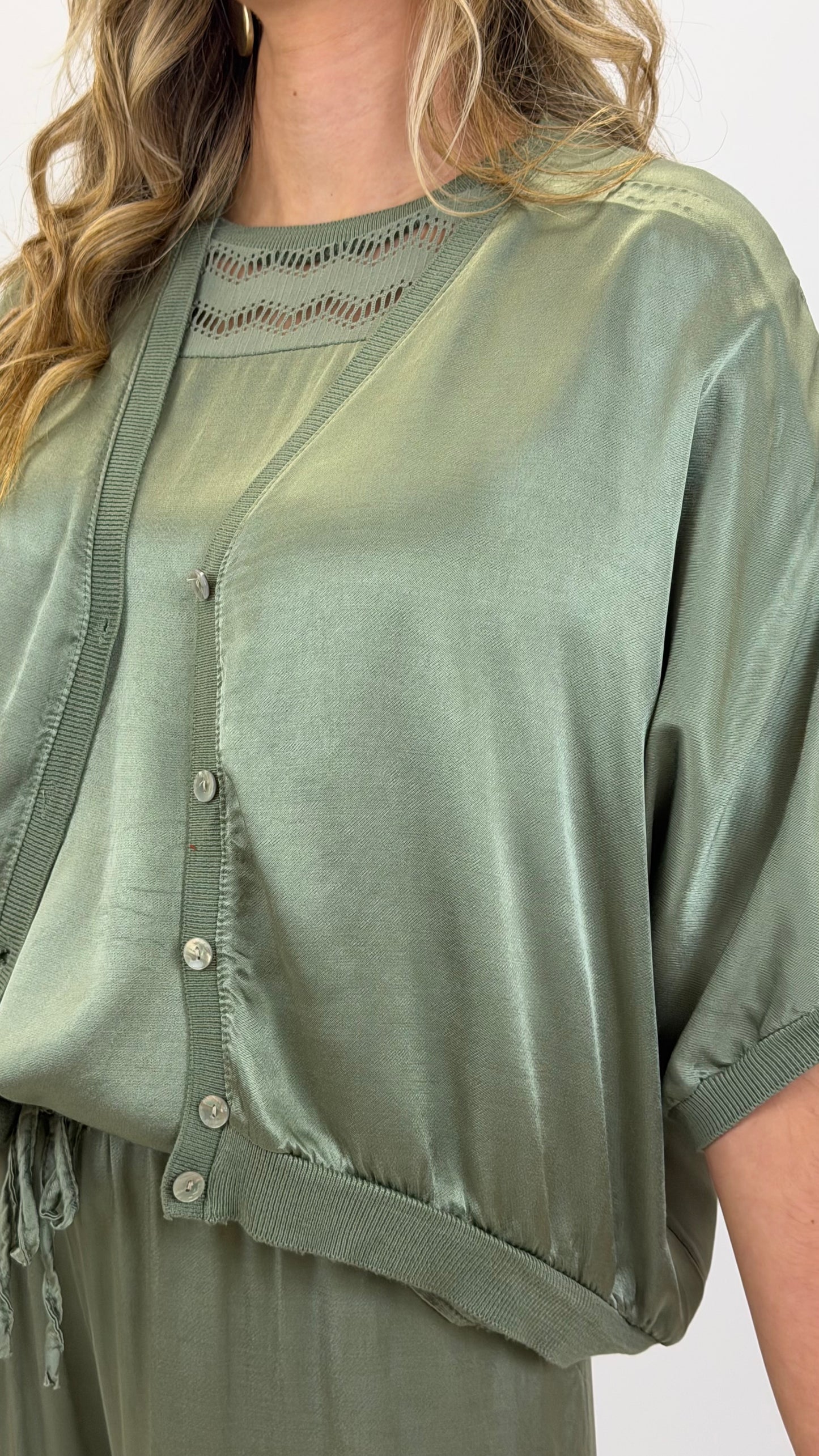 Bomber acetinado com botões verde