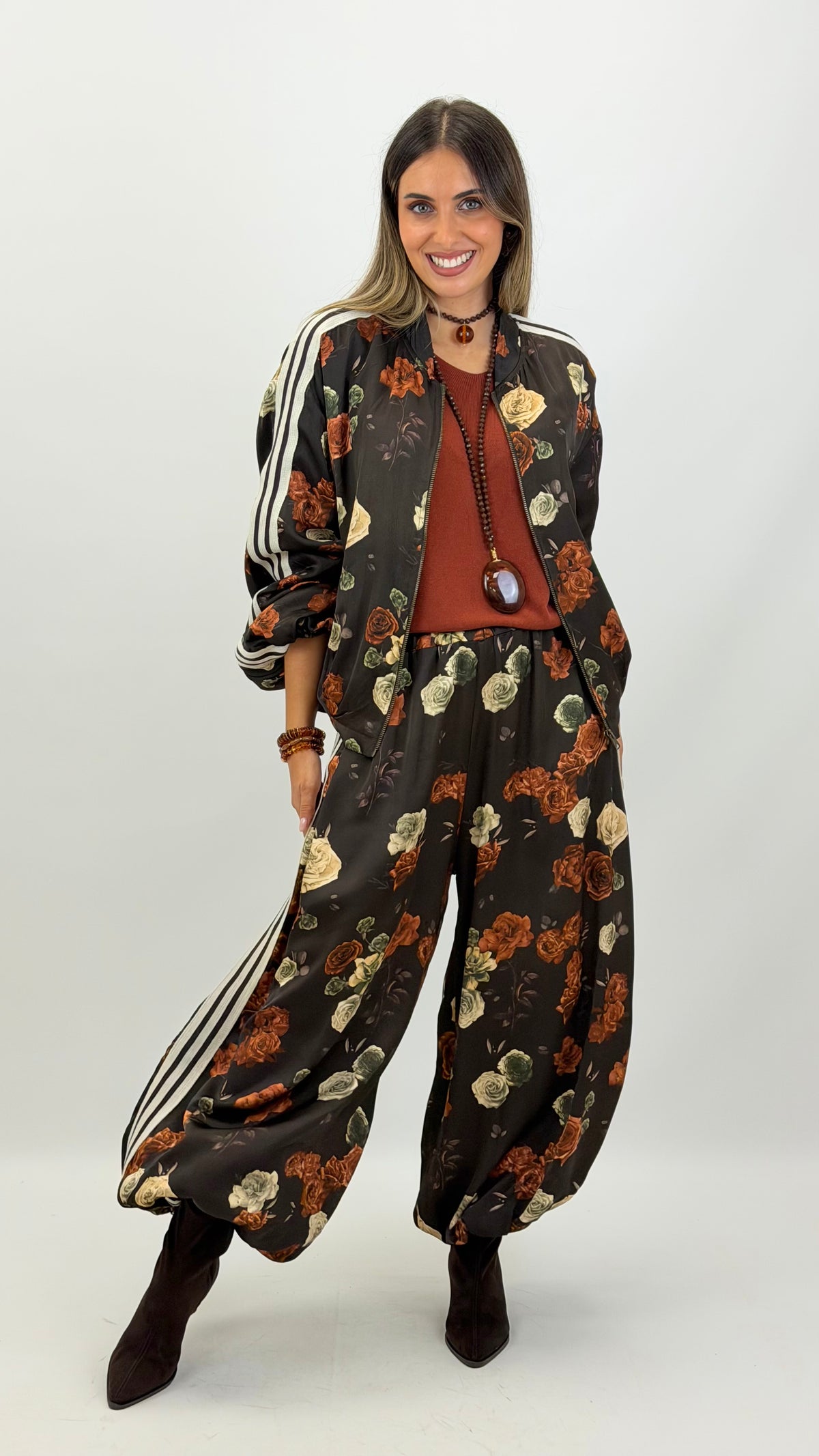 Bomber castanho estampado floral tons telha